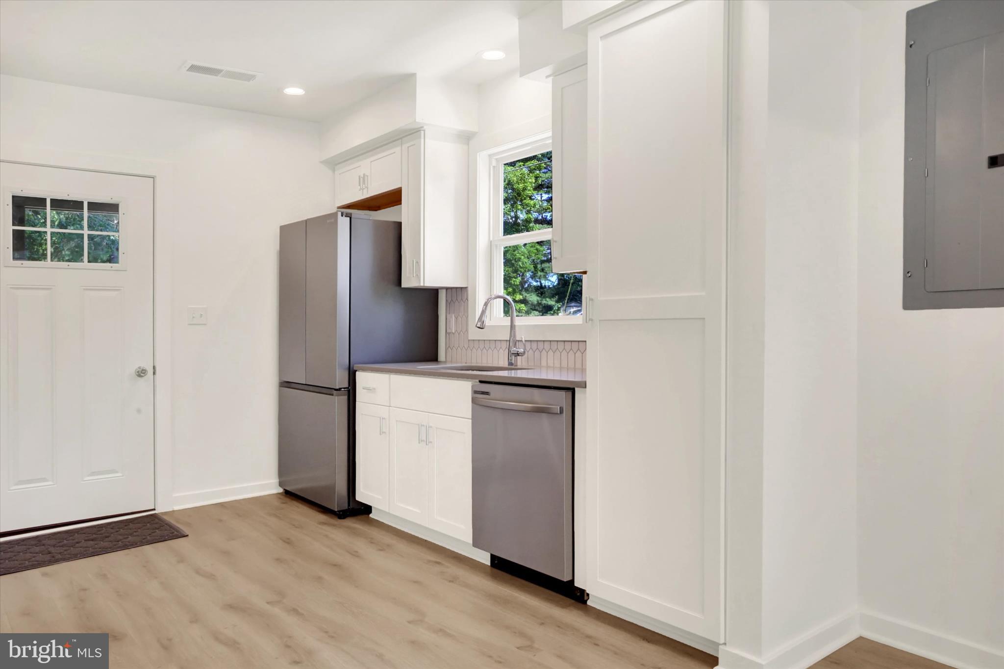 SILVER LAKE - Residential