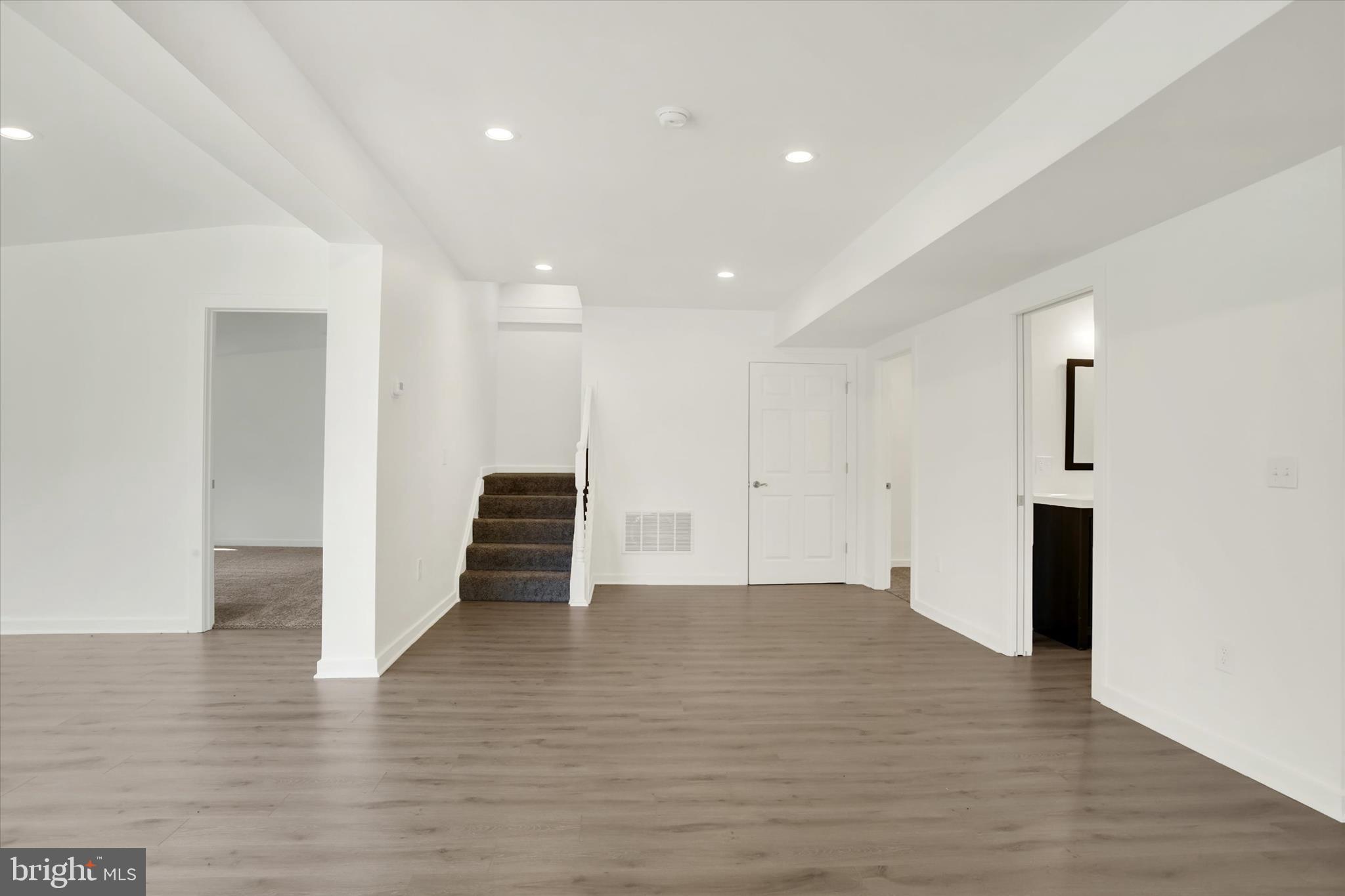 SILVER LAKE - Residential