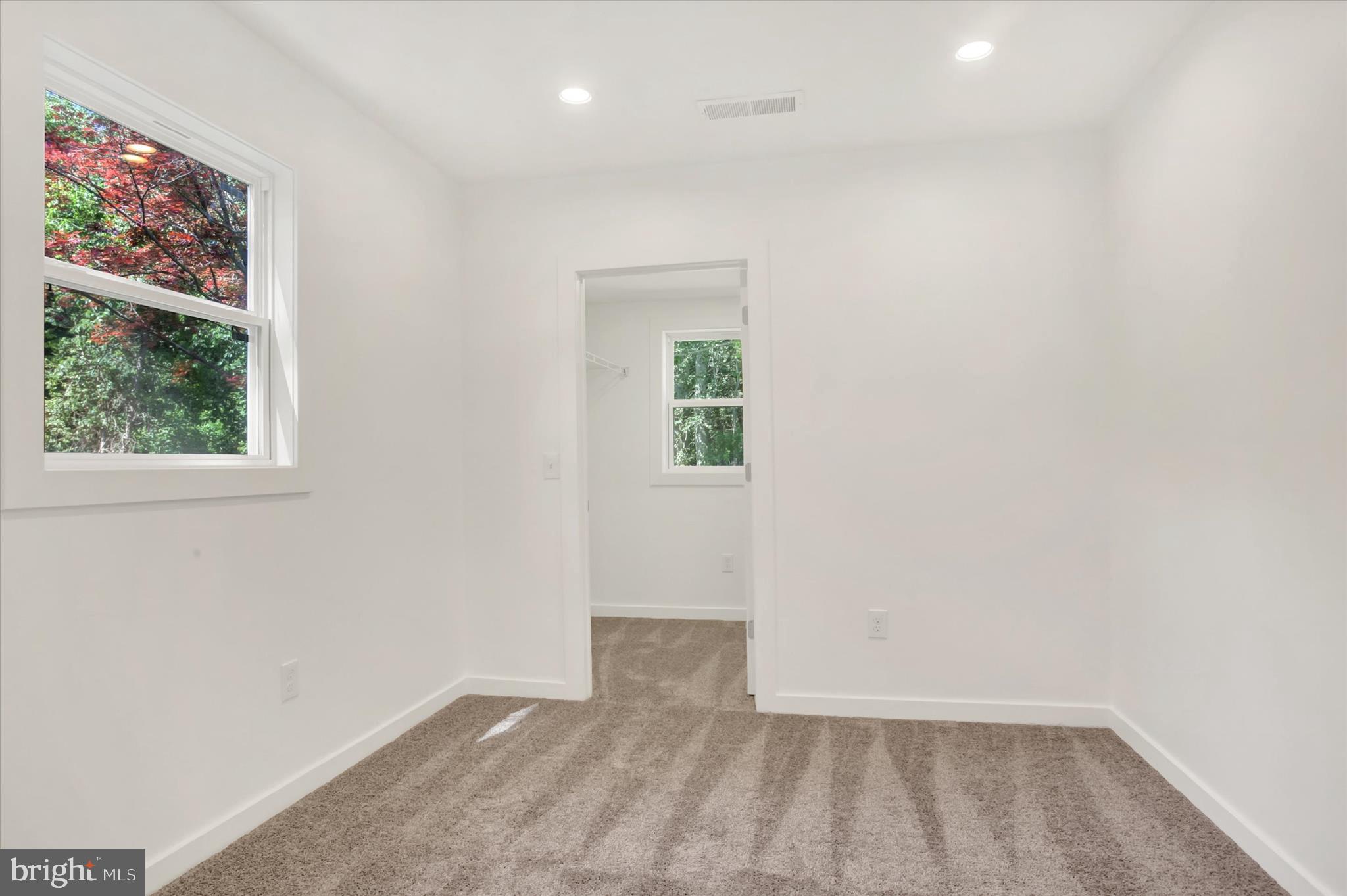 SILVER LAKE - Residential