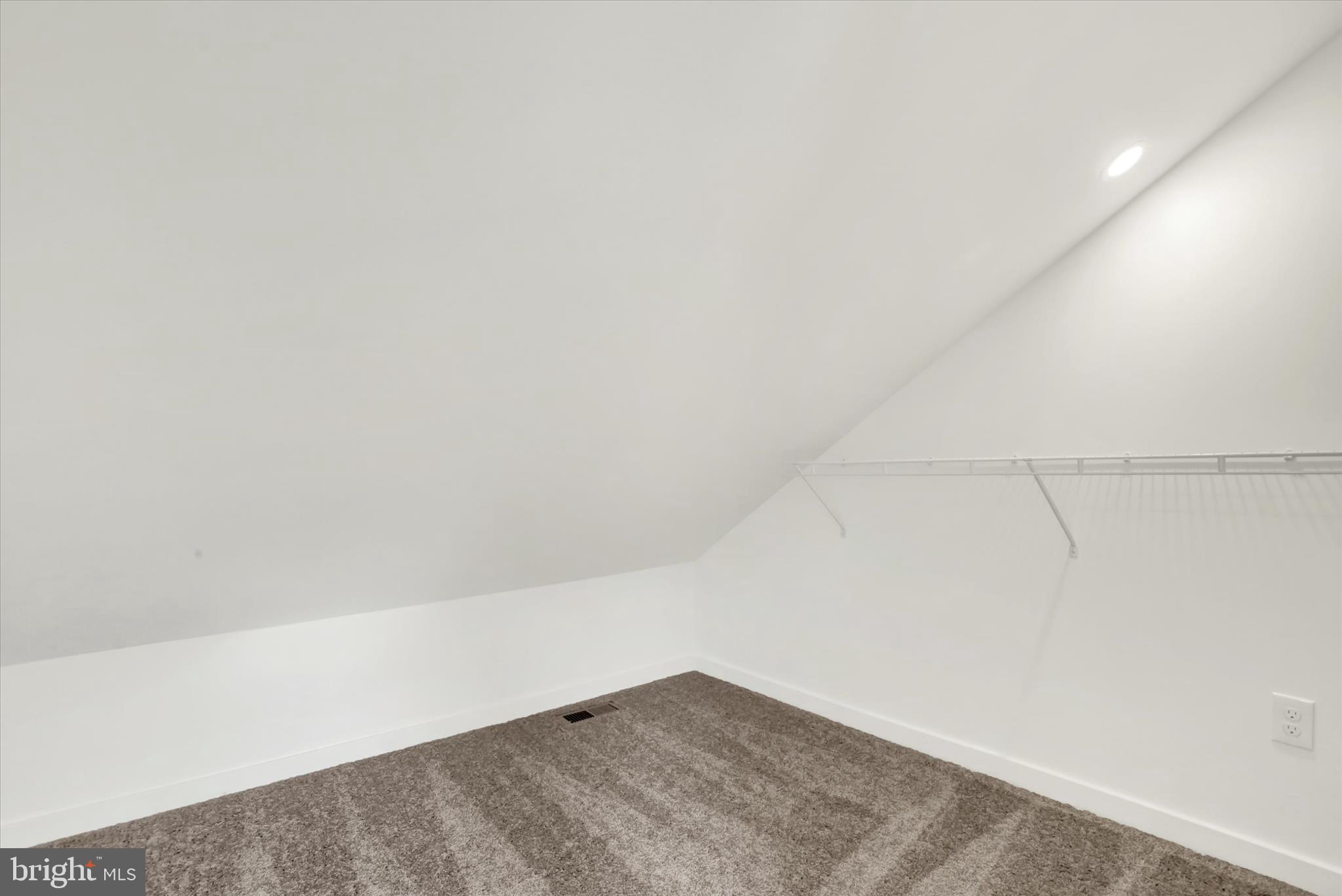 SILVER LAKE - Residential