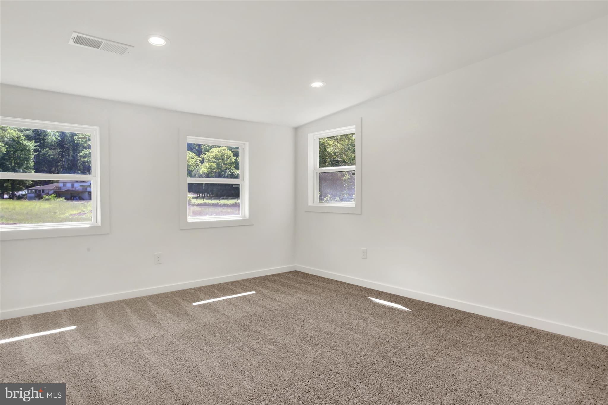SILVER LAKE - Residential
