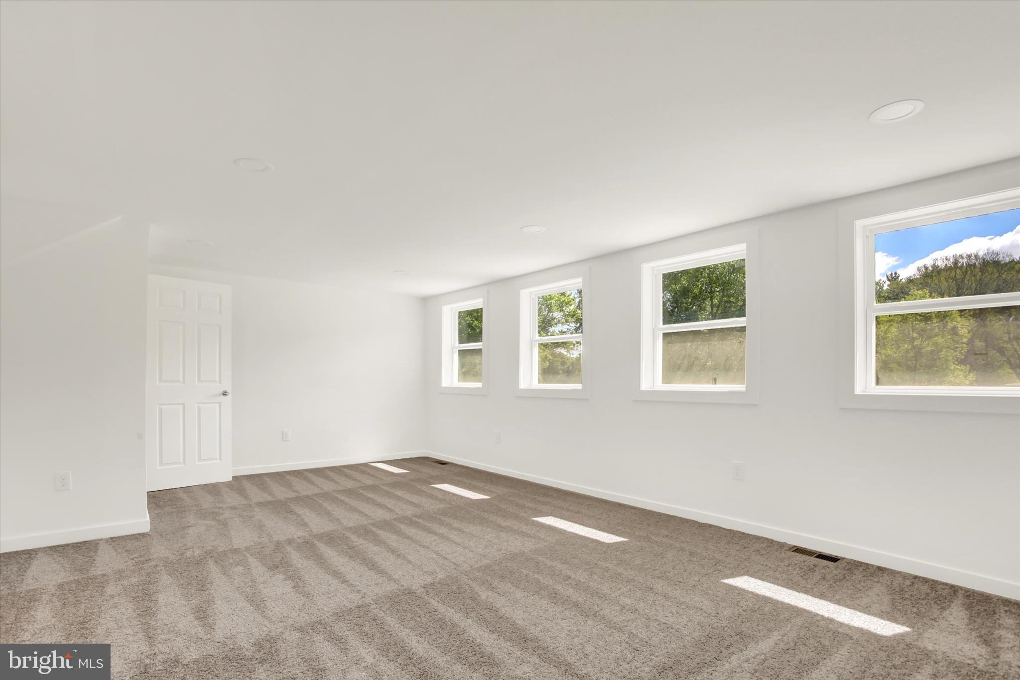SILVER LAKE - Residential