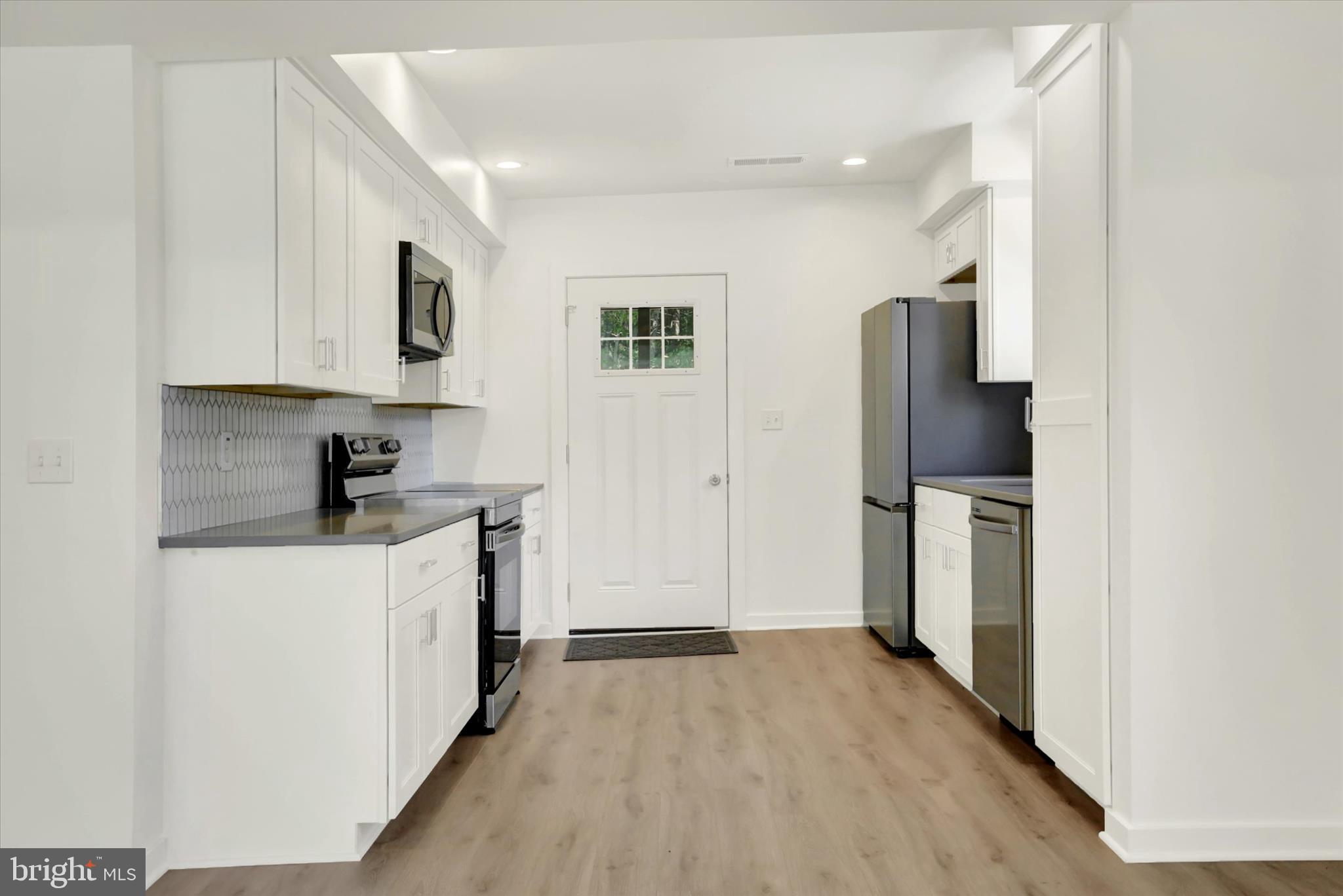 SILVER LAKE - Residential