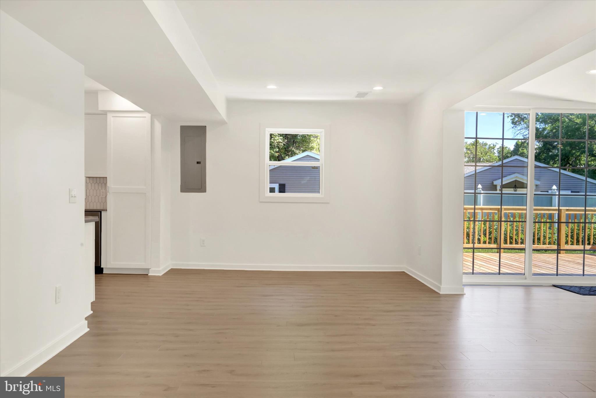 SILVER LAKE - Residential