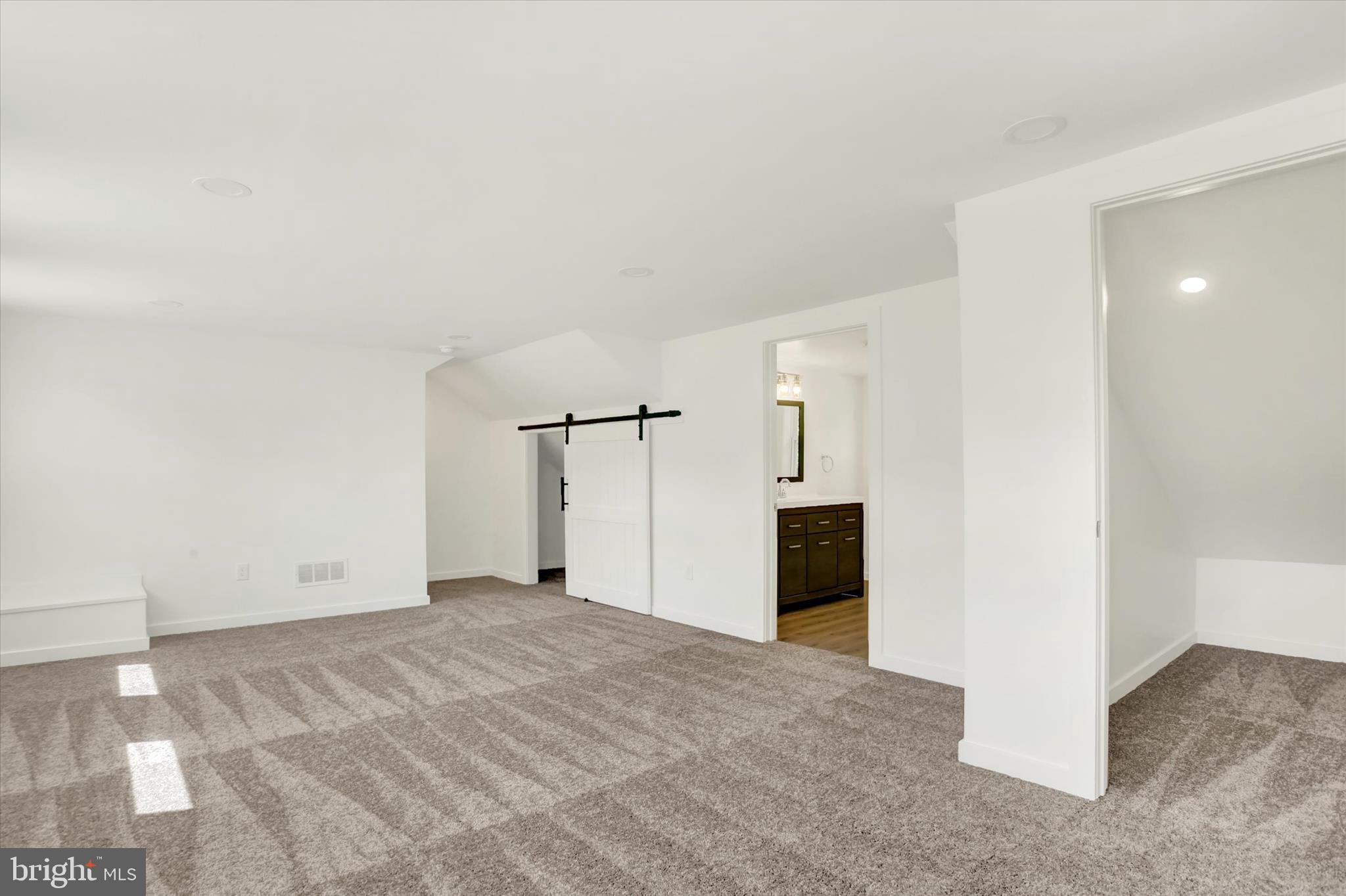SILVER LAKE - Residential