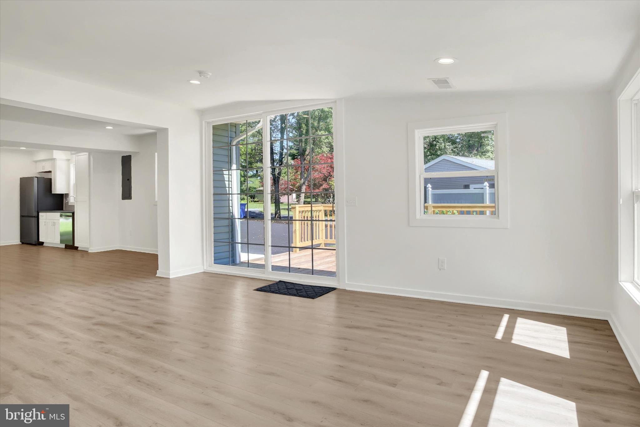 SILVER LAKE - Residential