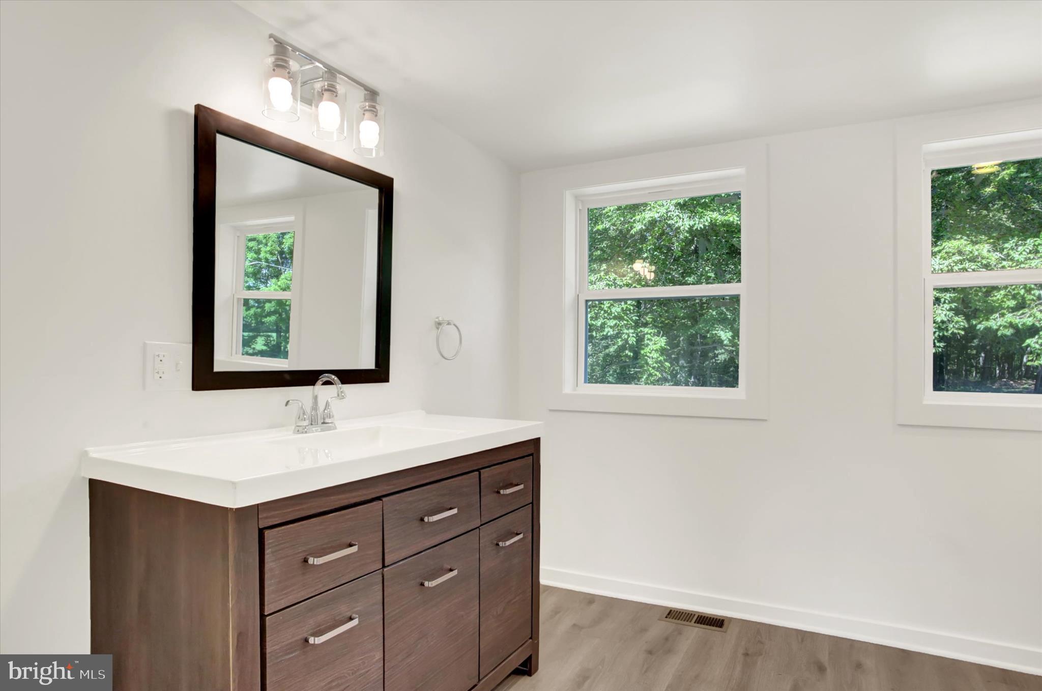 SILVER LAKE - Residential