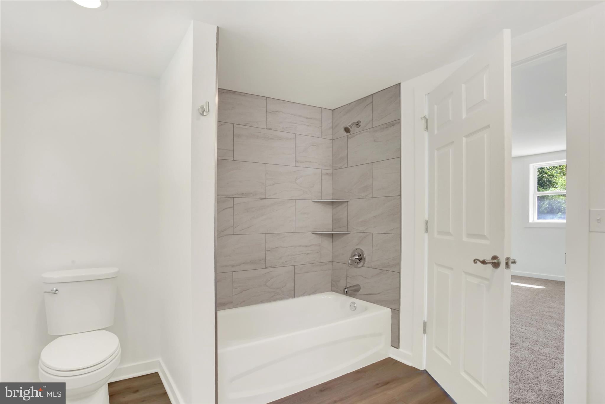 SILVER LAKE - Residential