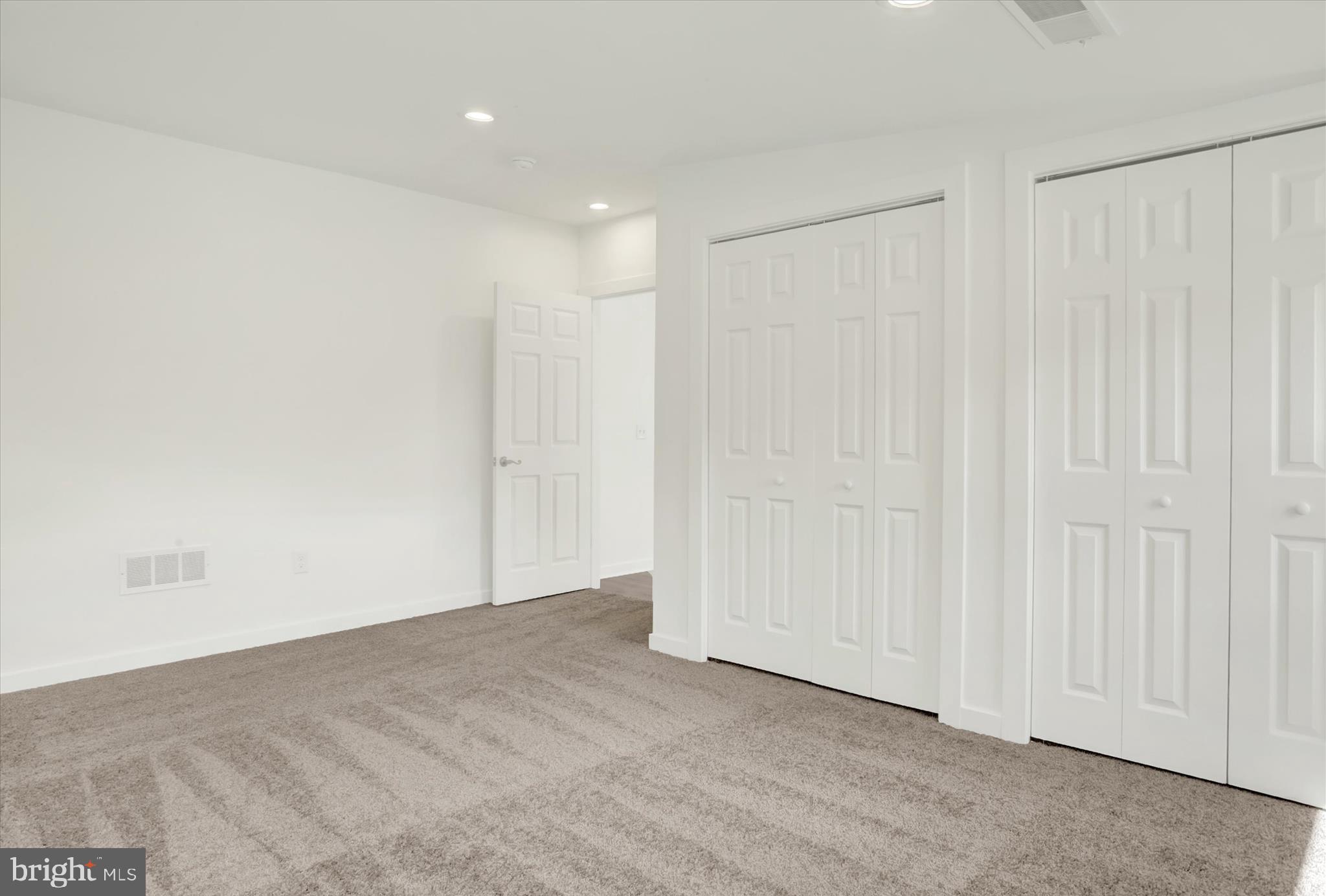 SILVER LAKE - Residential