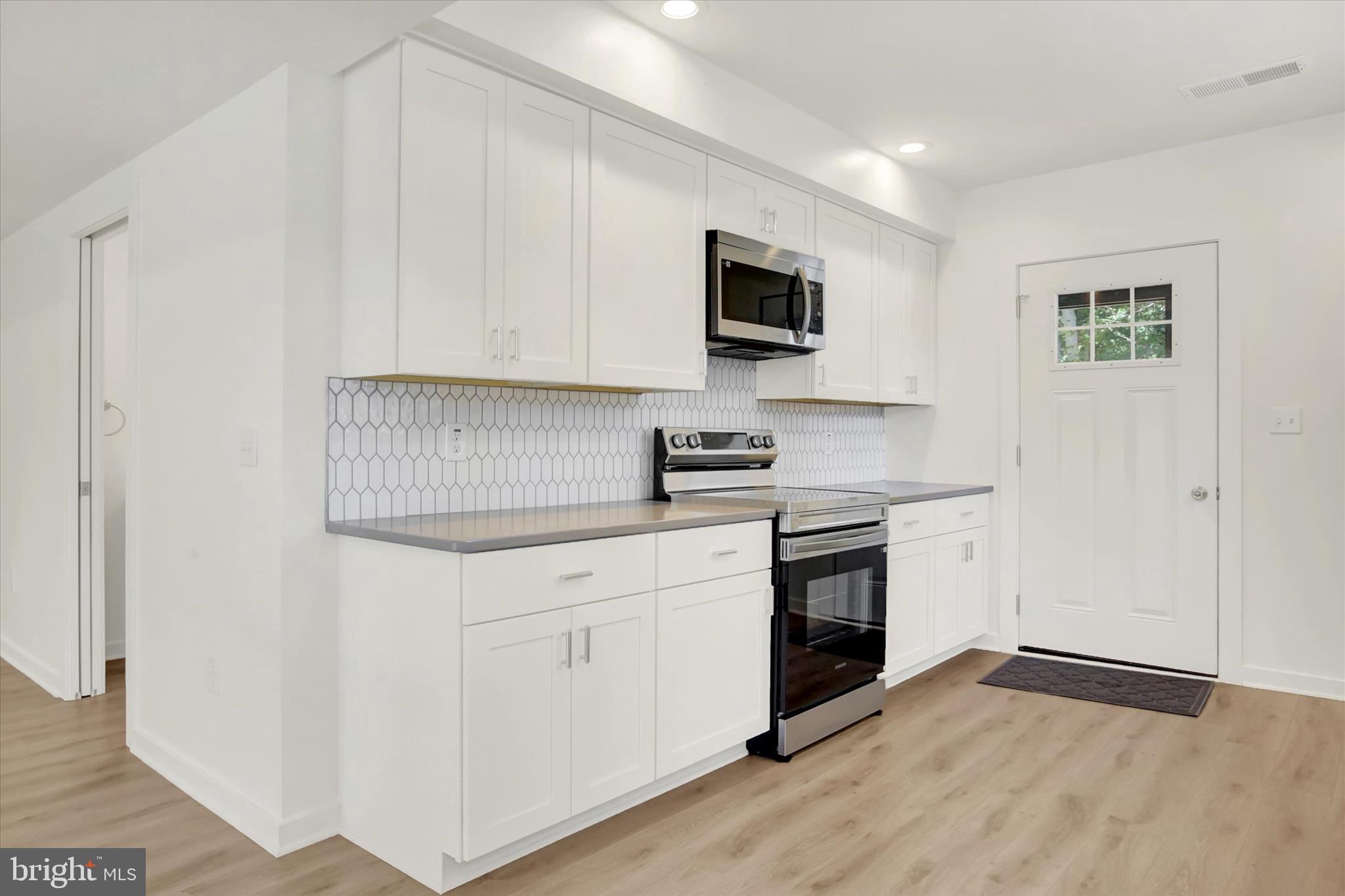 SILVER LAKE - Residential