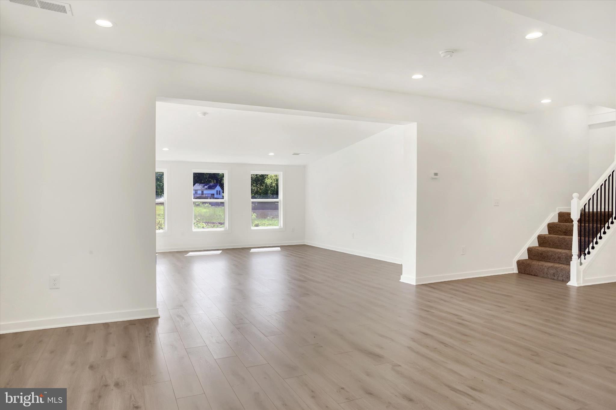 SILVER LAKE - Residential