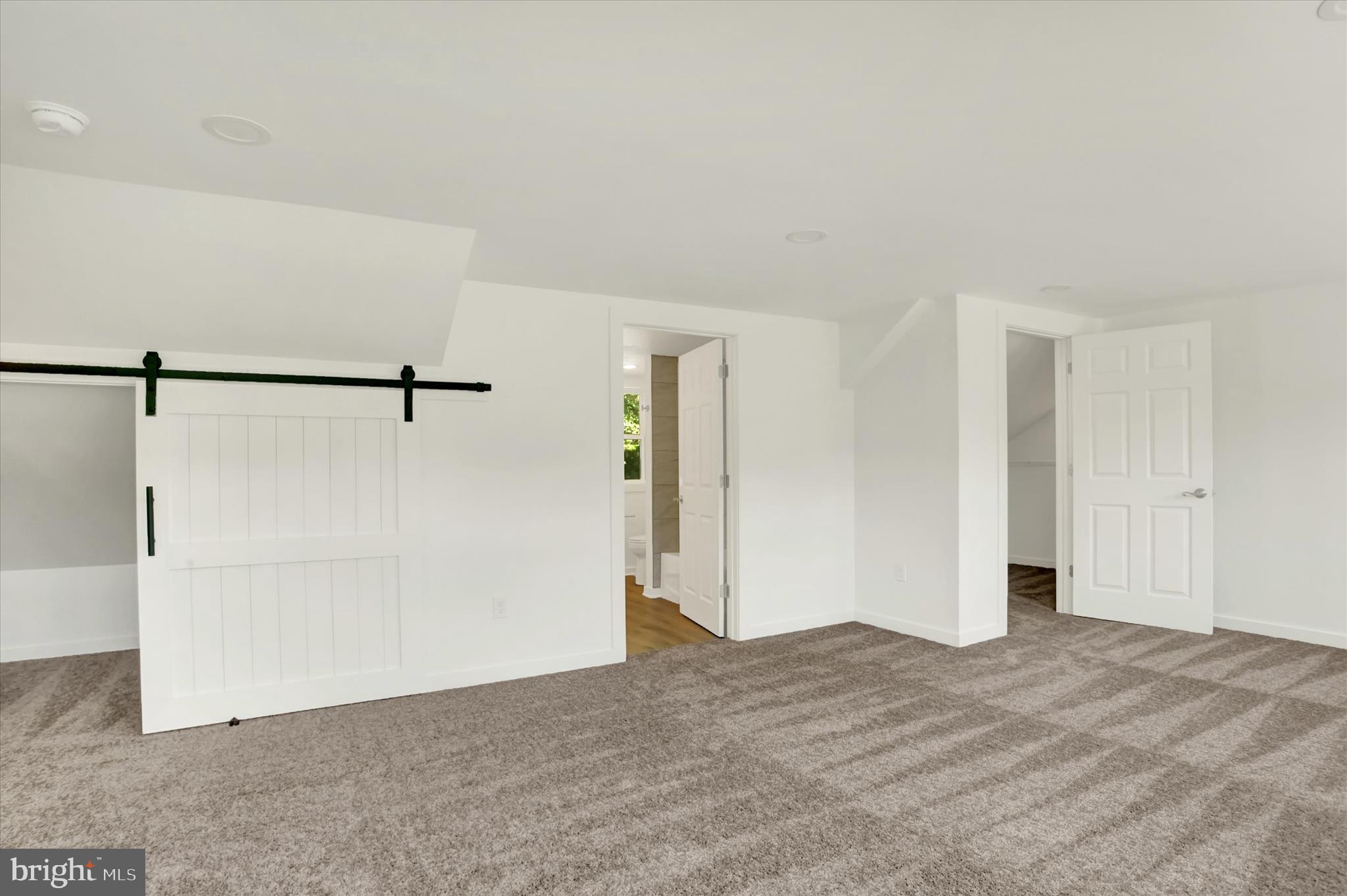 SILVER LAKE - Residential