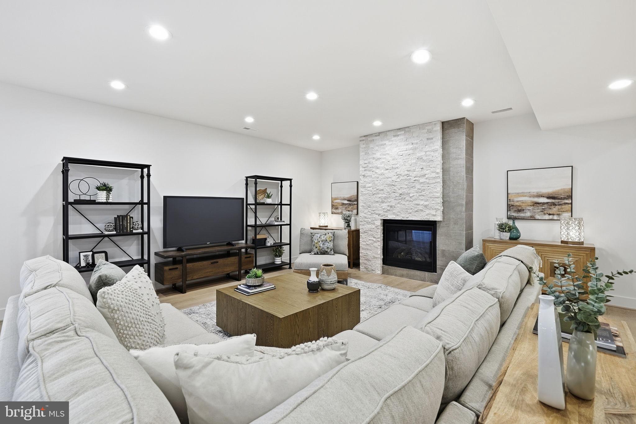 DEVON PARK - Residential