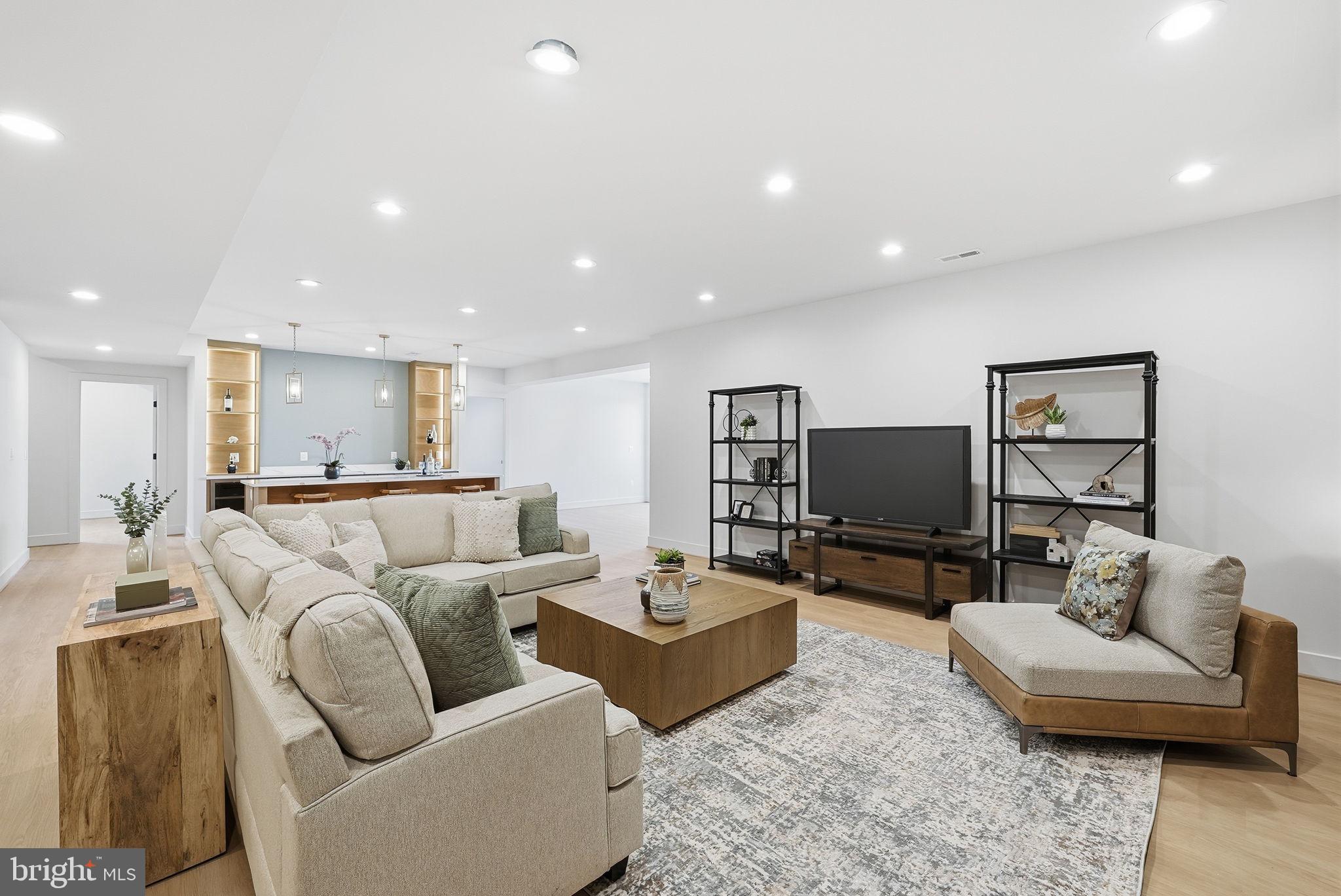 DEVON PARK - Residential