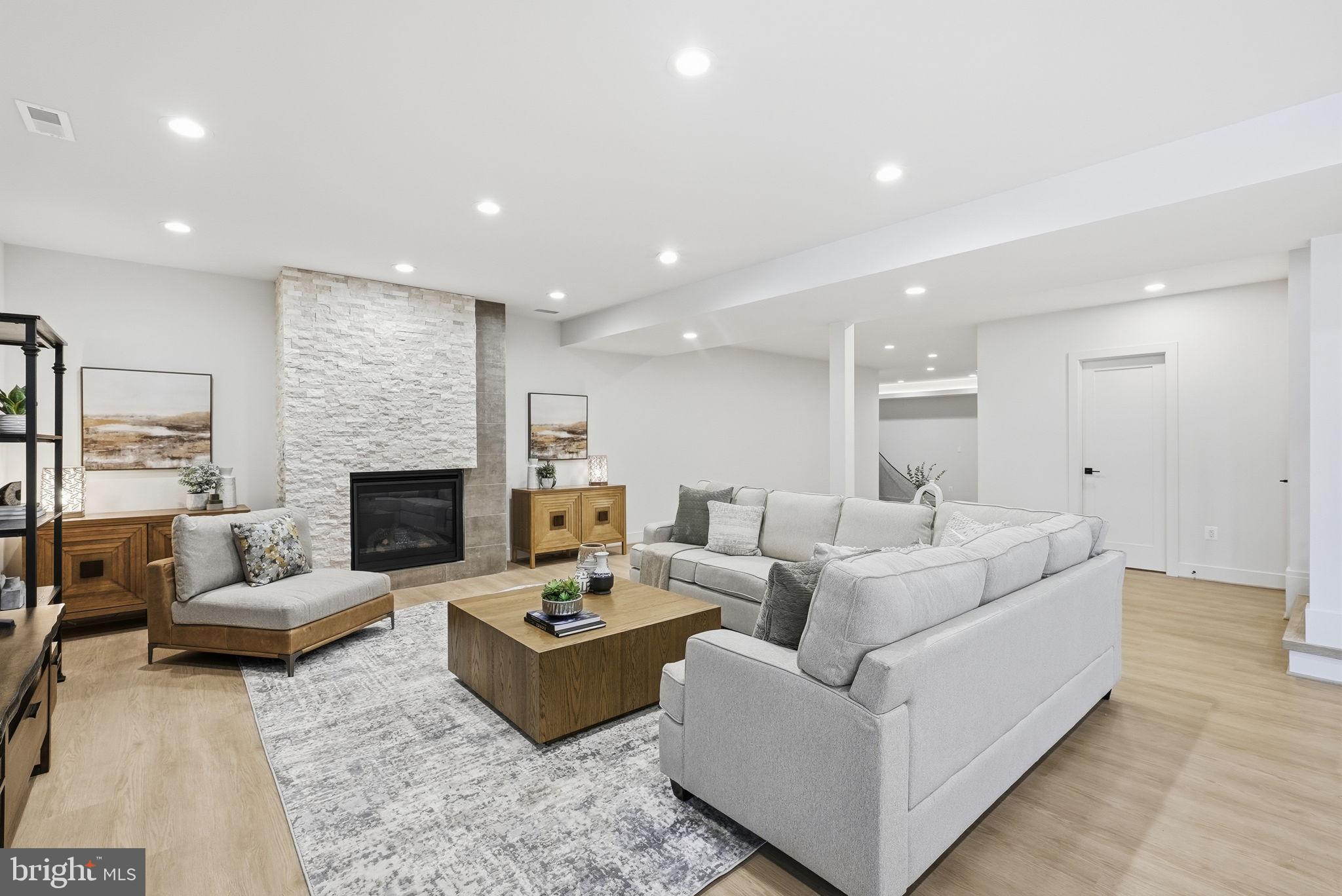 DEVON PARK - Residential