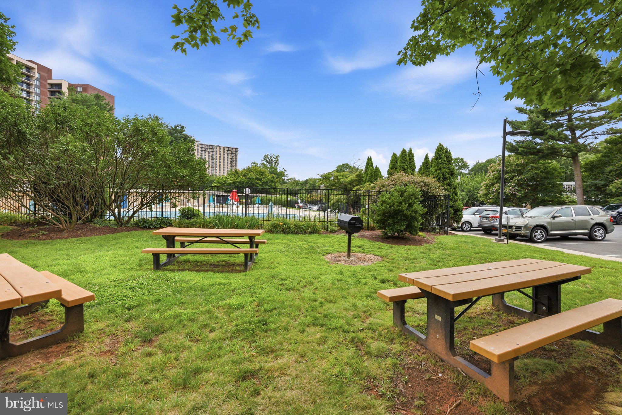 SPRING LAKE GARDEN CONDOMINIUM - Residential