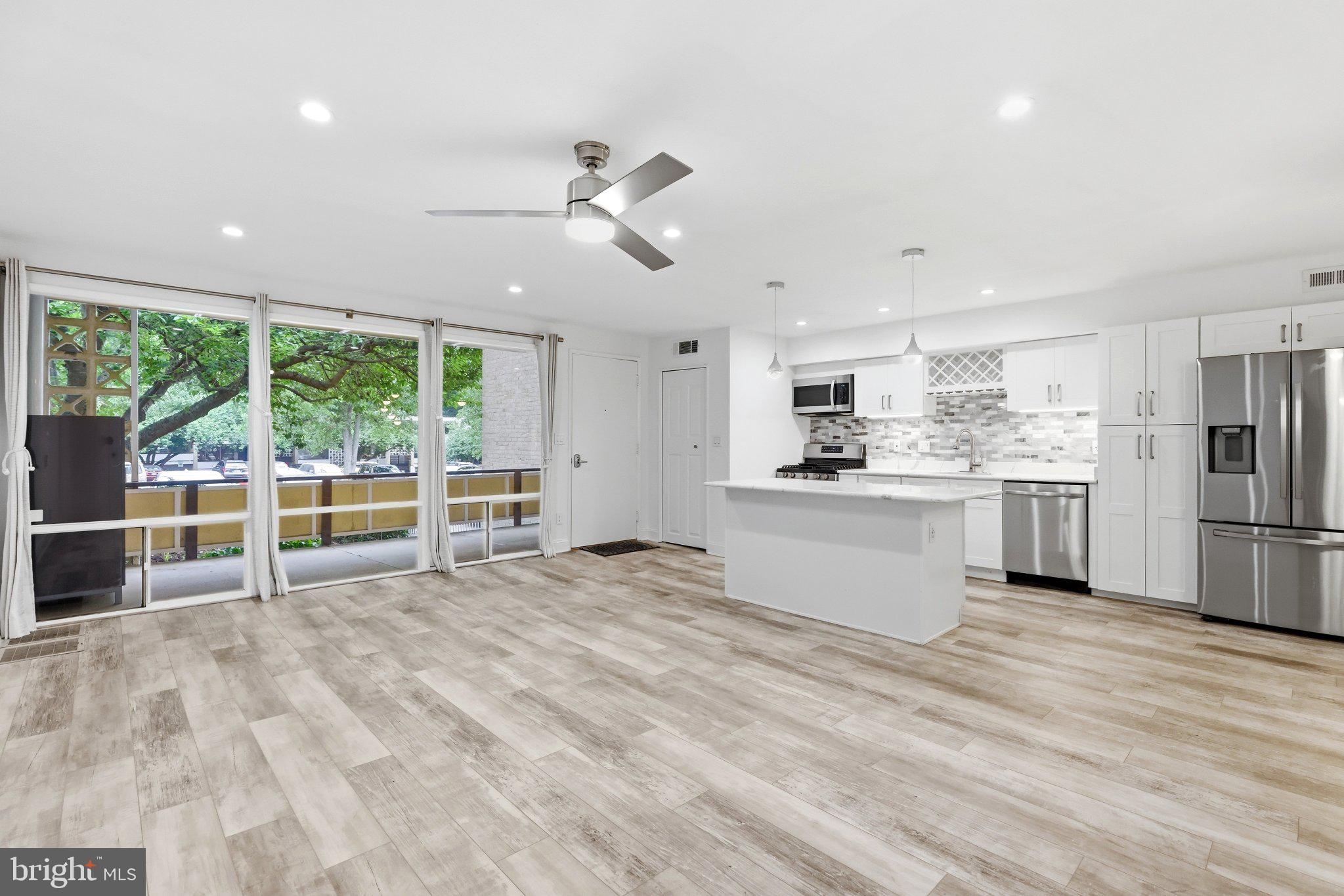 SPRING LAKE GARDEN CONDOMINIUM - Residential
