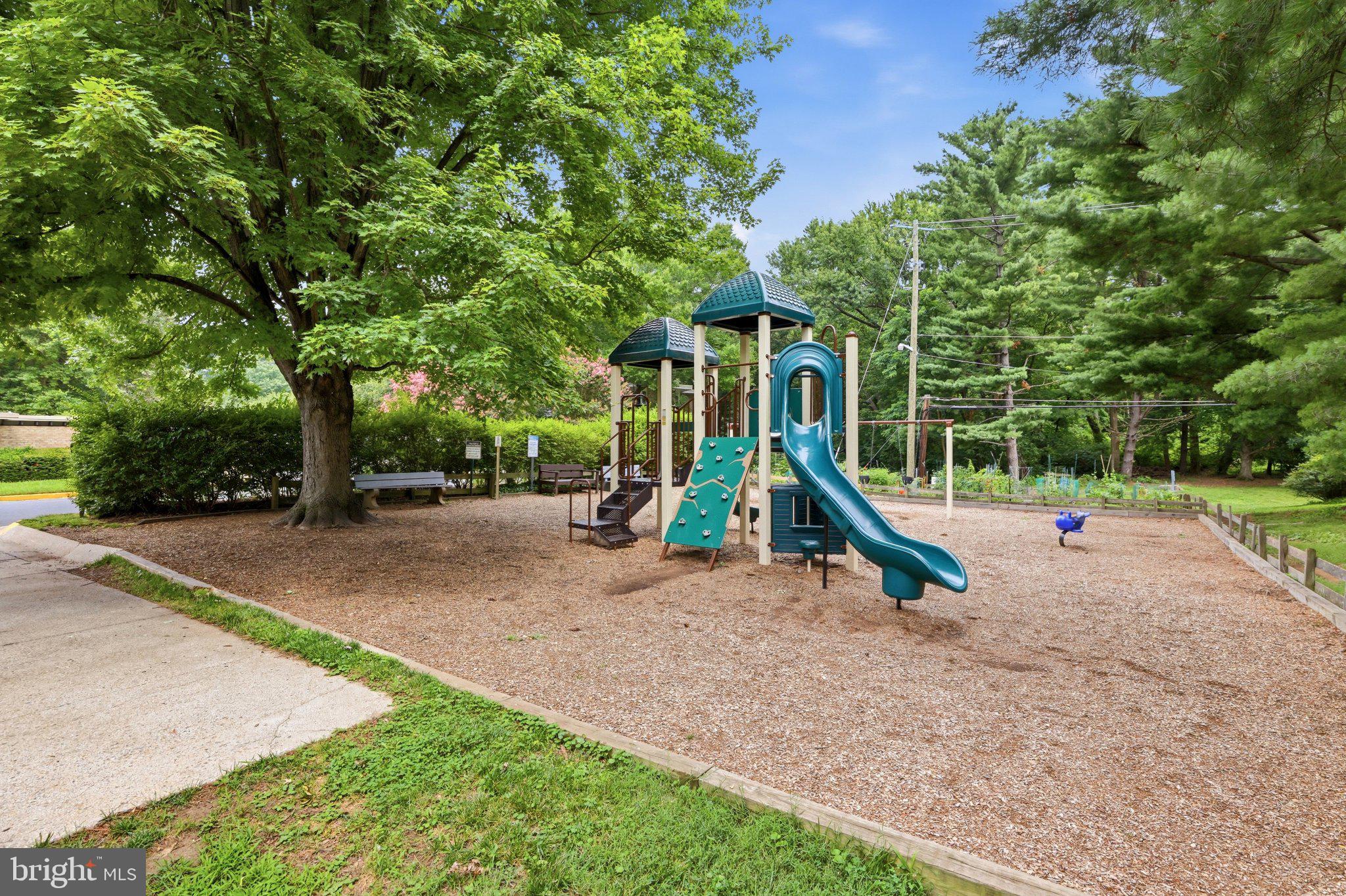 SPRING LAKE GARDEN CONDOMINIUM - Residential