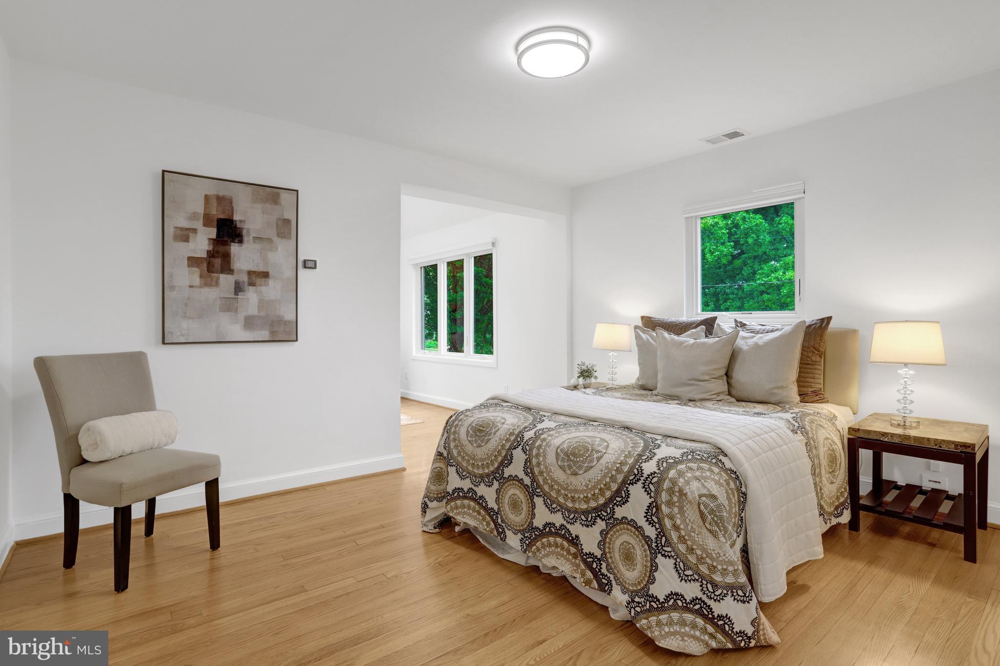 COUNTRY CLUB MANOR - Residential