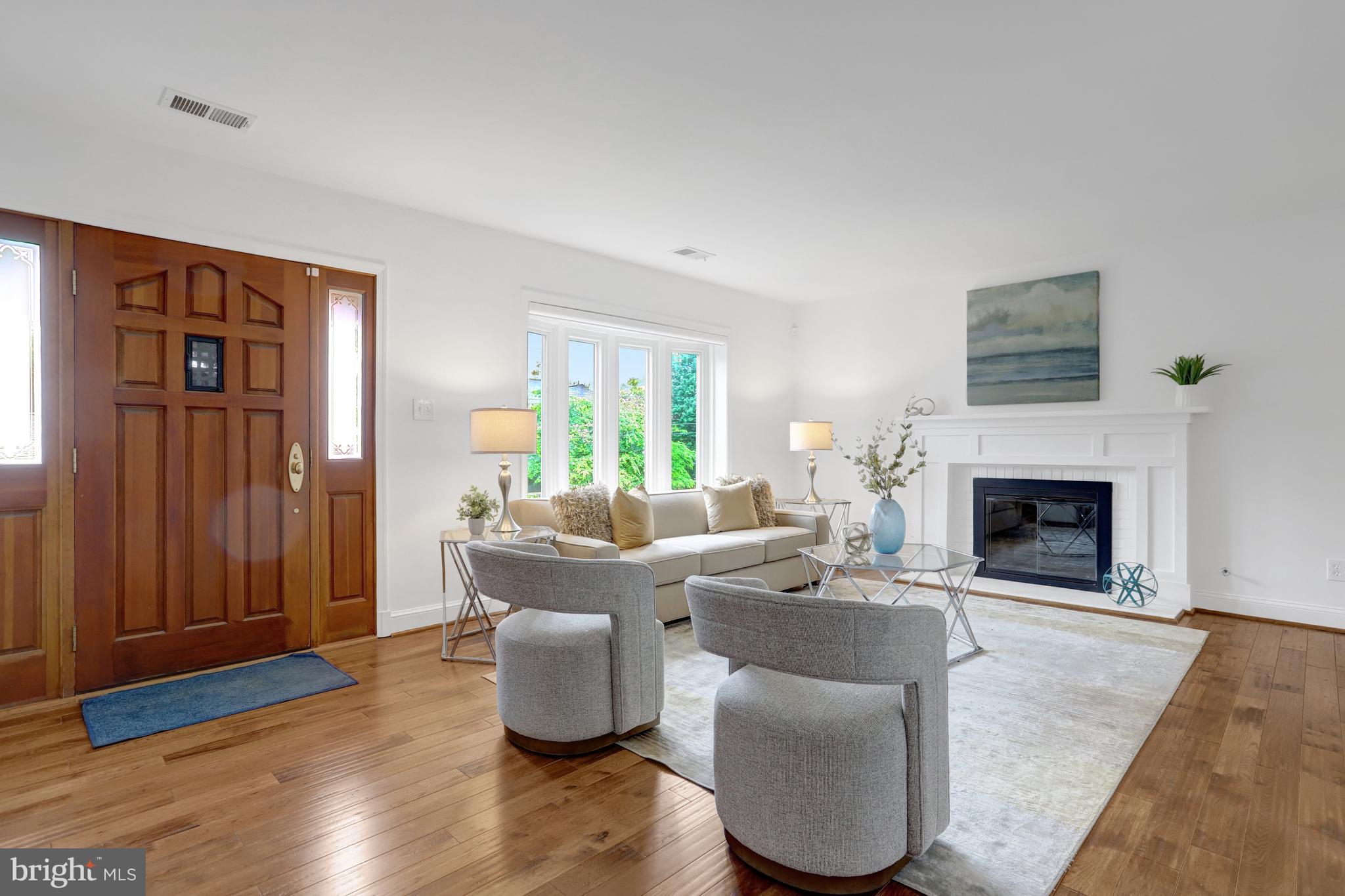 COUNTRY CLUB MANOR - Residential