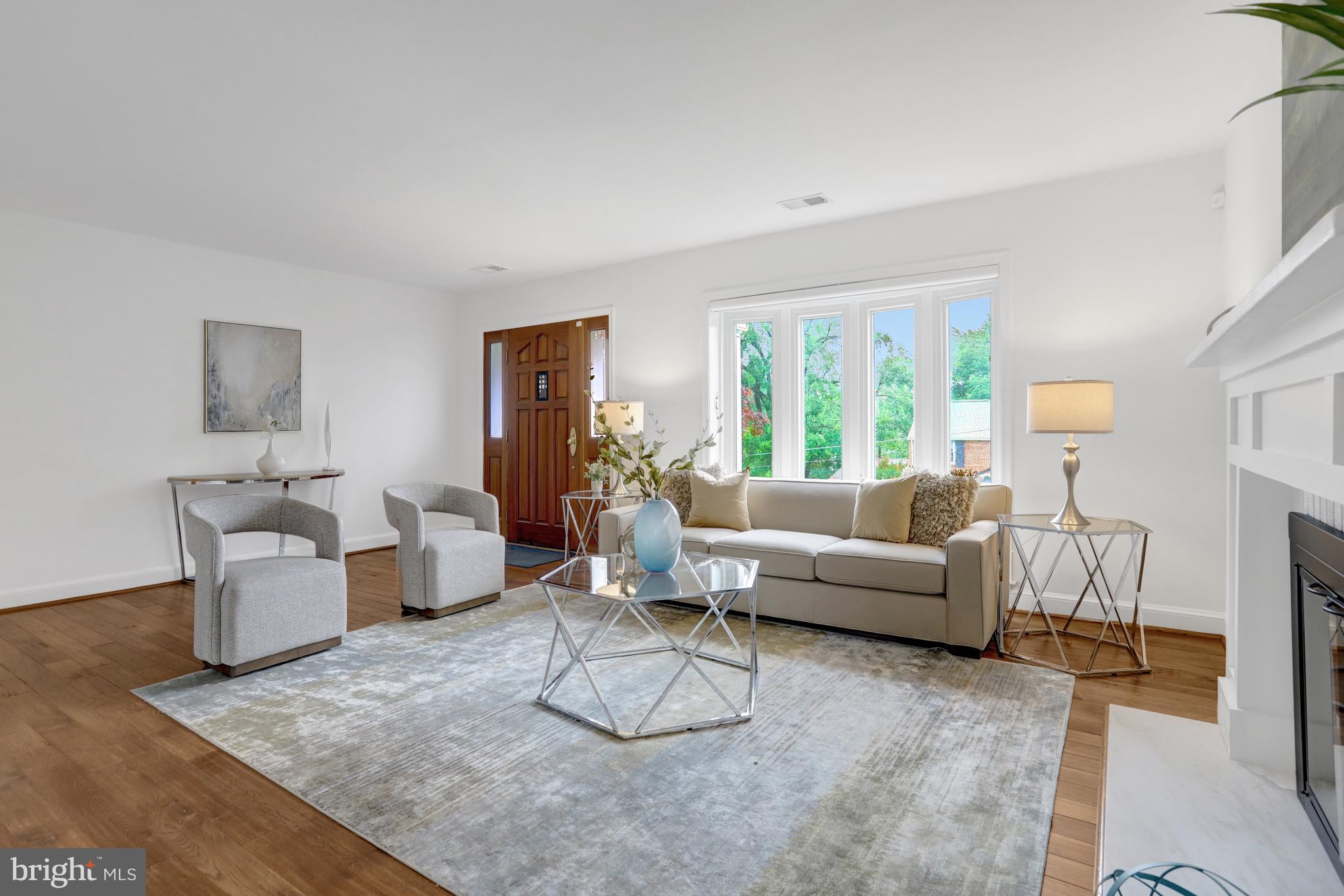 COUNTRY CLUB MANOR - Residential