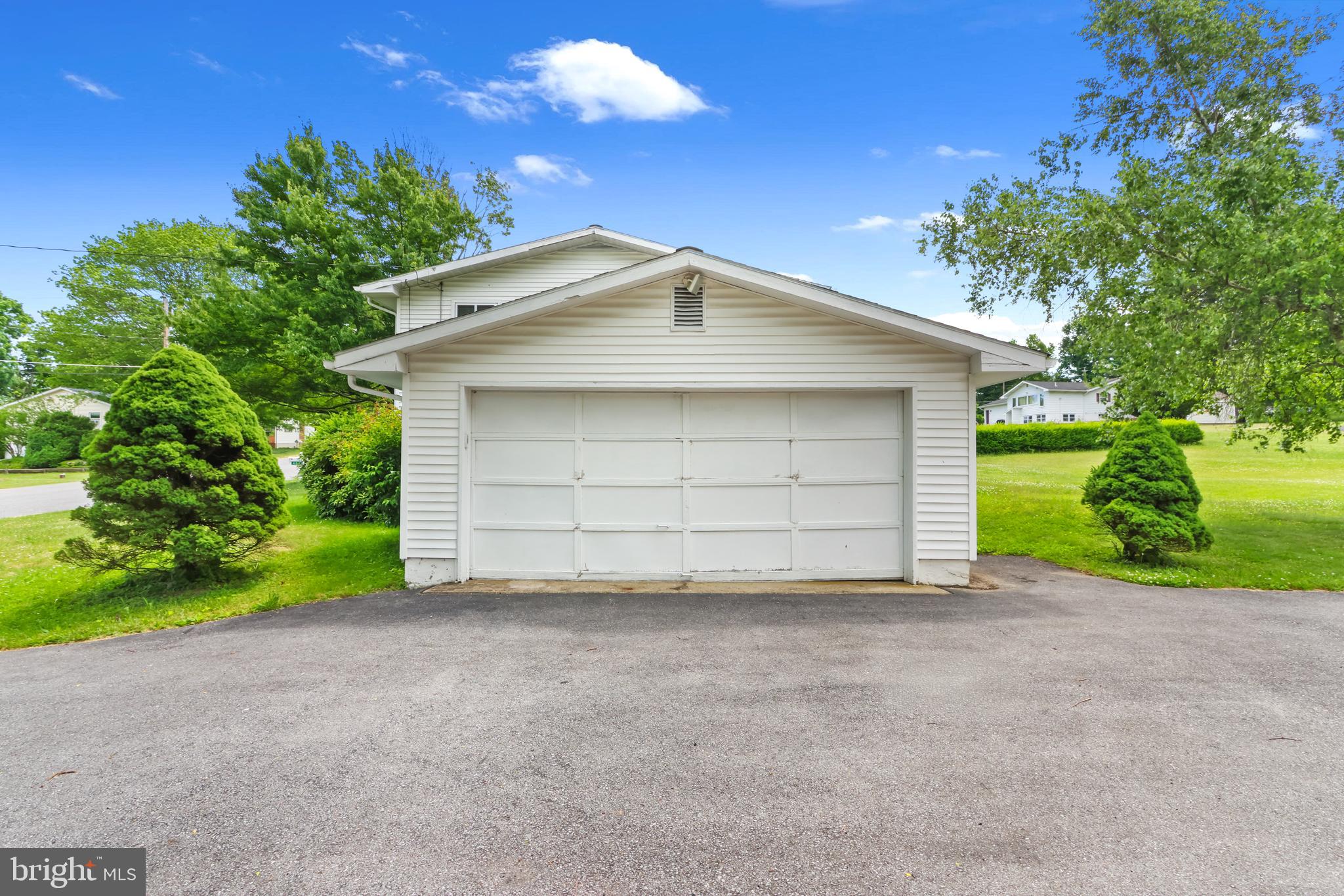 WEDGEWOOD LAKE ESTATES - Residential
