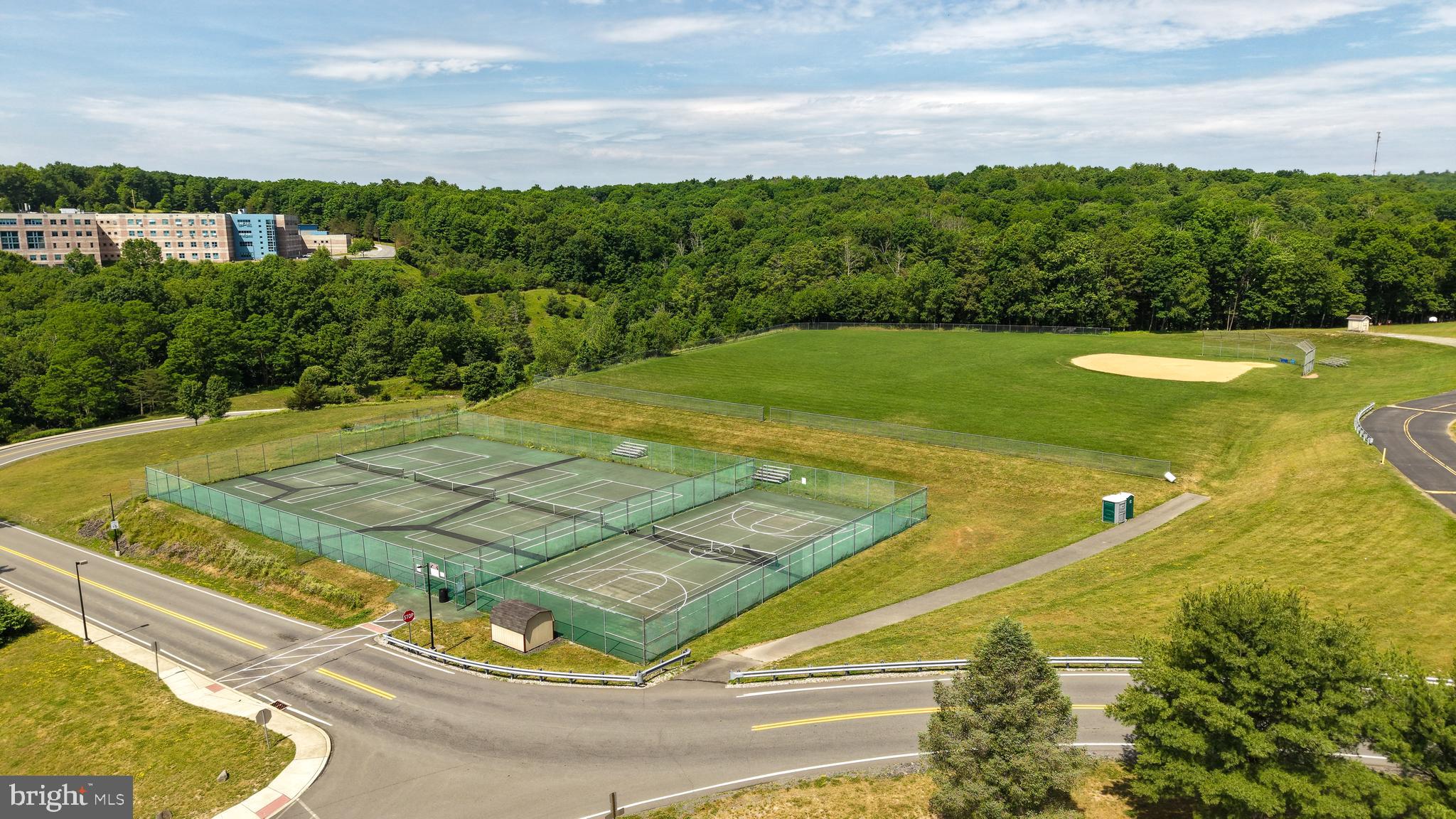 WEDGEWOOD LAKE ESTATES - Residential
