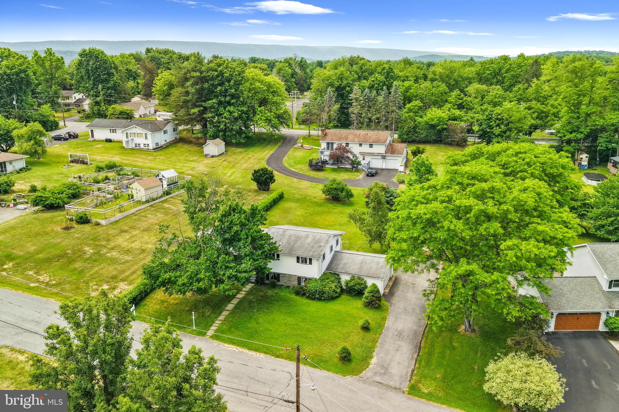 WEDGEWOOD LAKE ESTATES - Residential