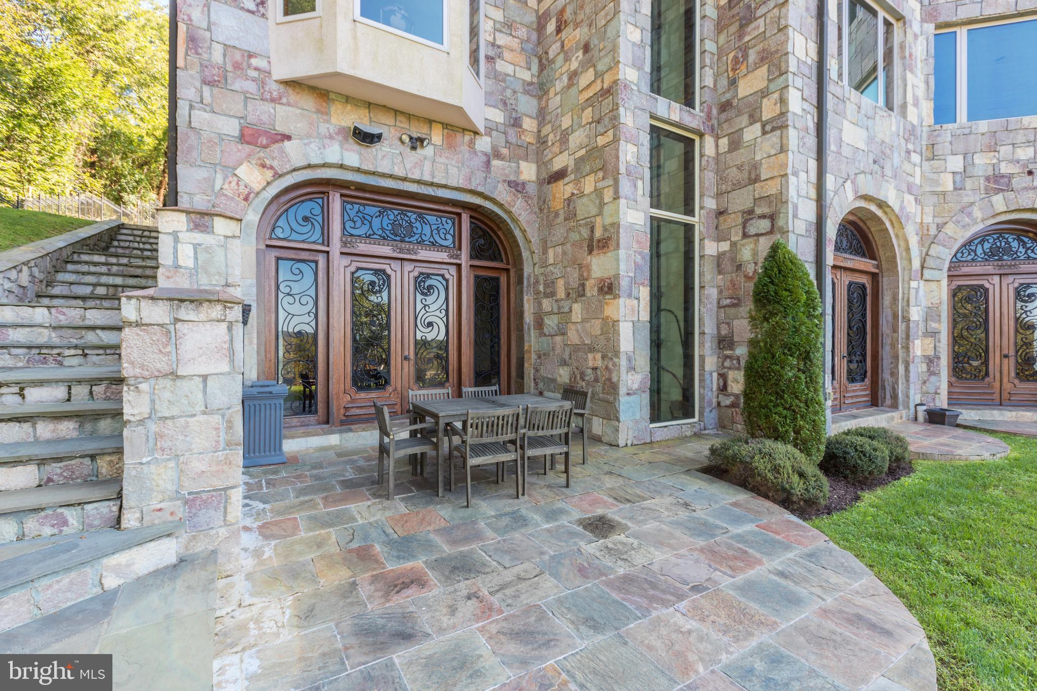 RIVER OAKS - Residential