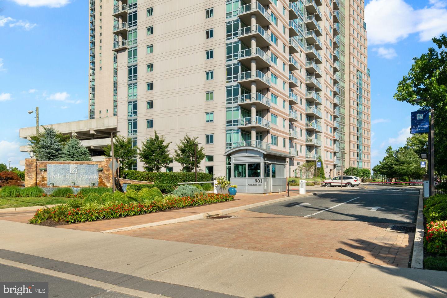 WATERFRONT SQUARE - Residential