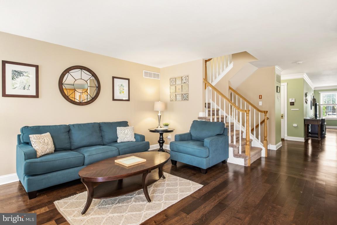WILLIAMSBURG VILLA - Residential