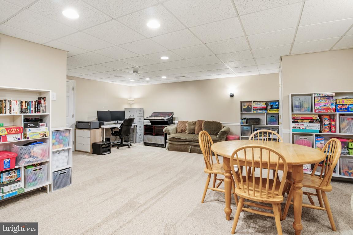 WILLIAMSBURG VILLA - Residential