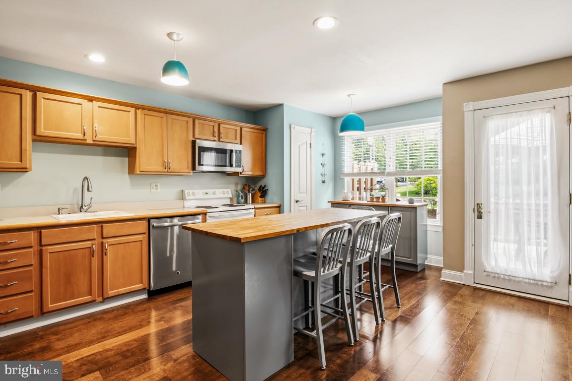WILLIAMSBURG VILLA - Residential
