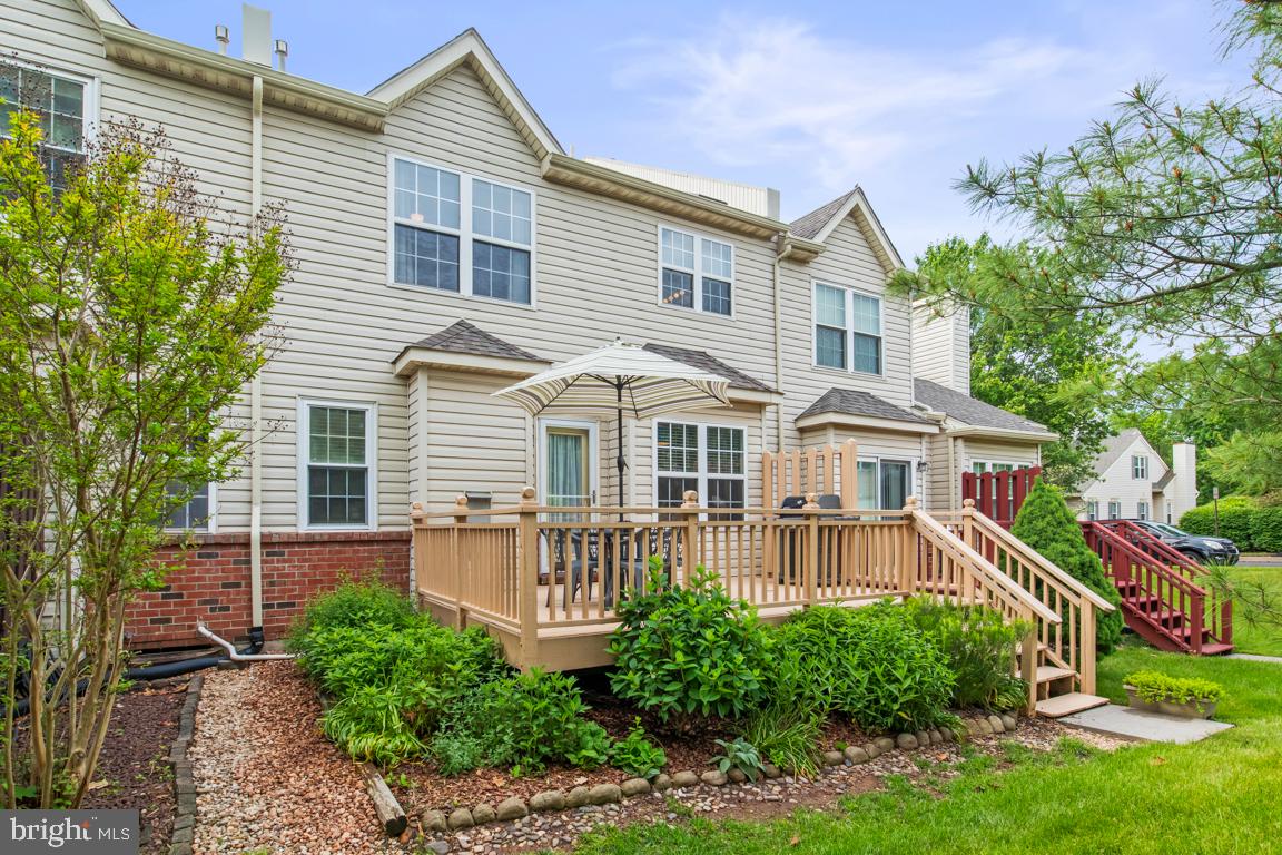 WILLIAMSBURG VILLA - Residential