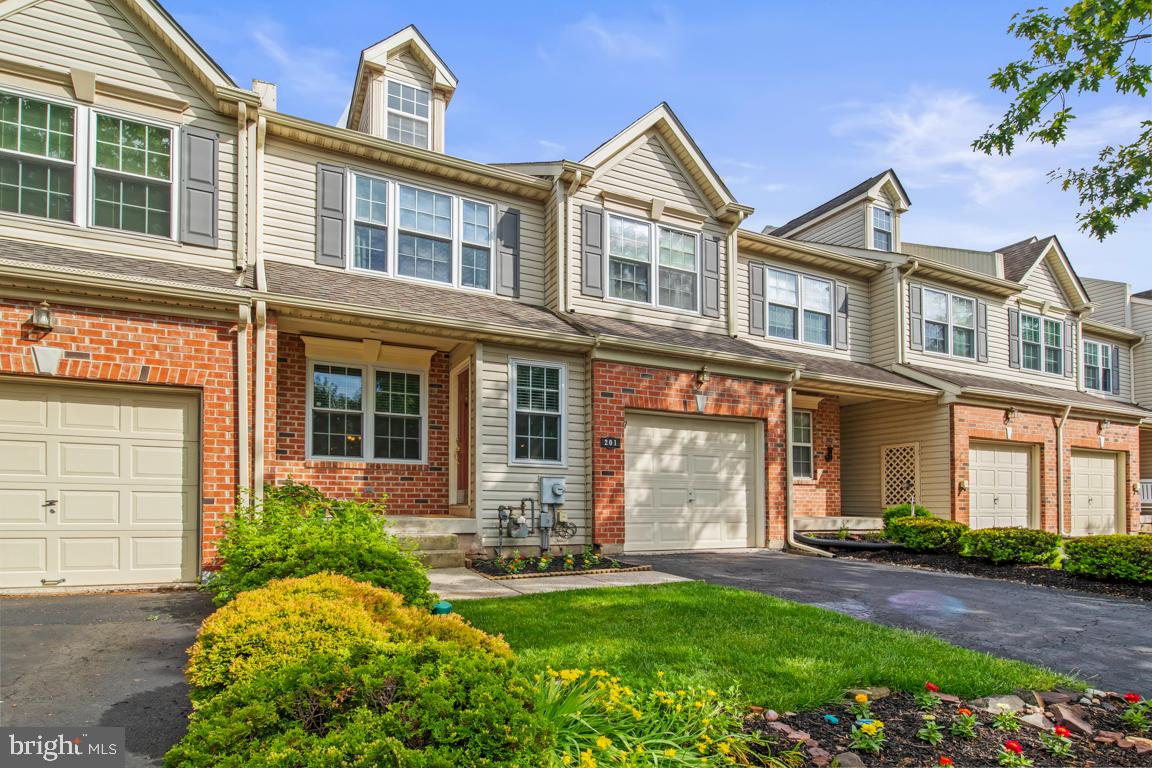 WILLIAMSBURG VILLA - Residential