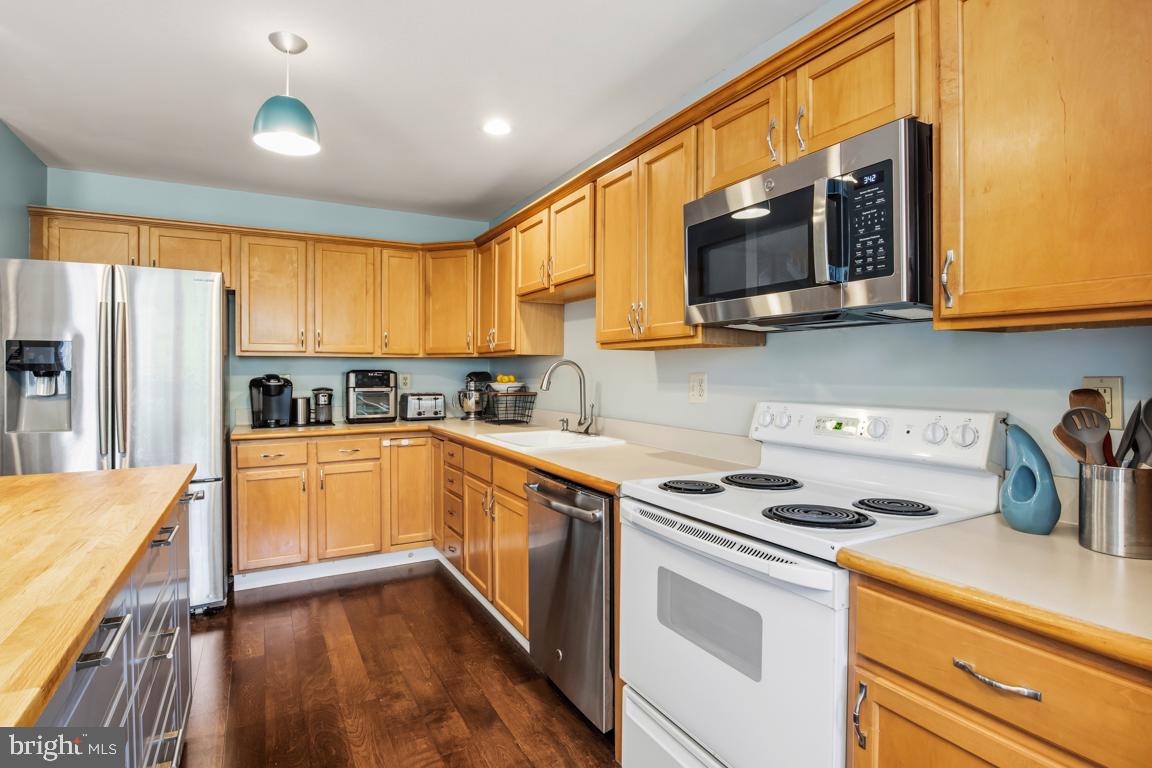 WILLIAMSBURG VILLA - Residential