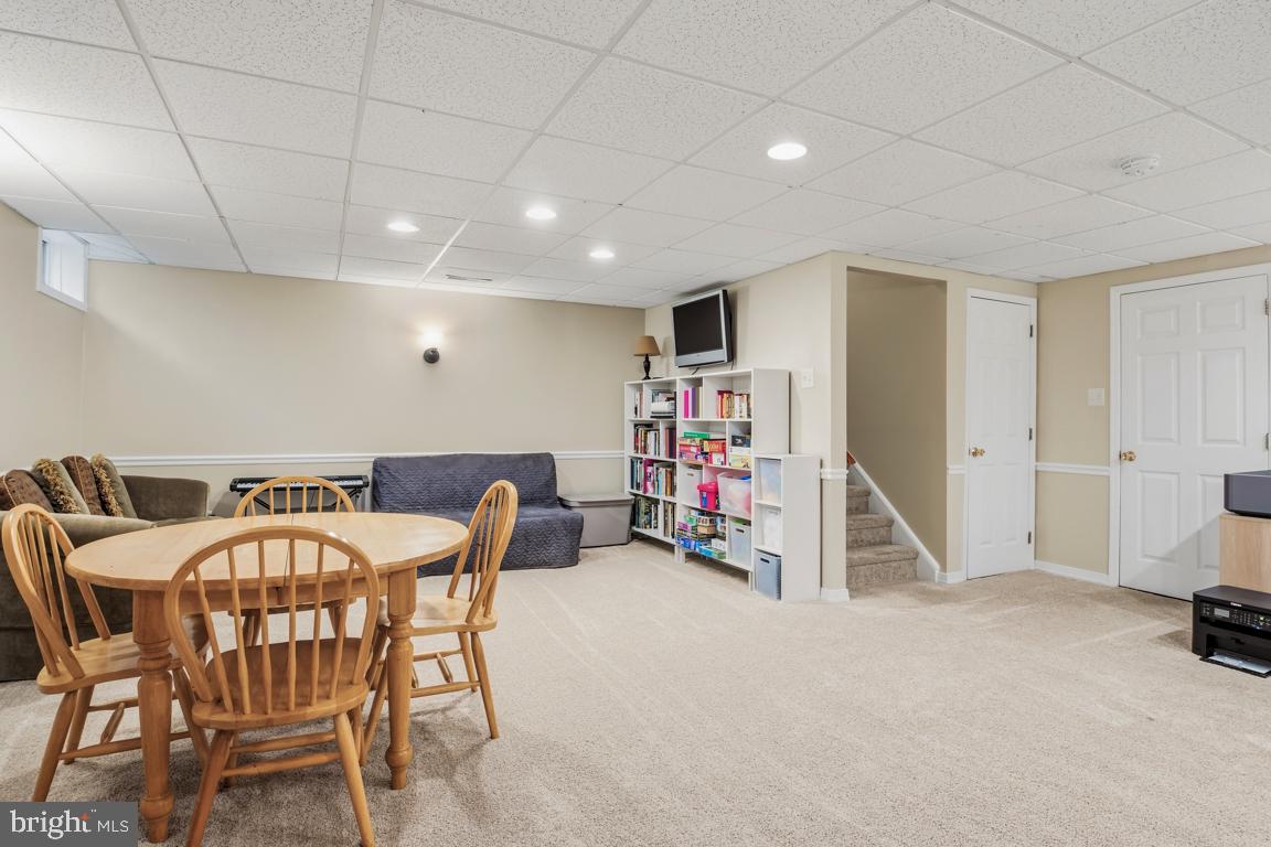 WILLIAMSBURG VILLA - Residential