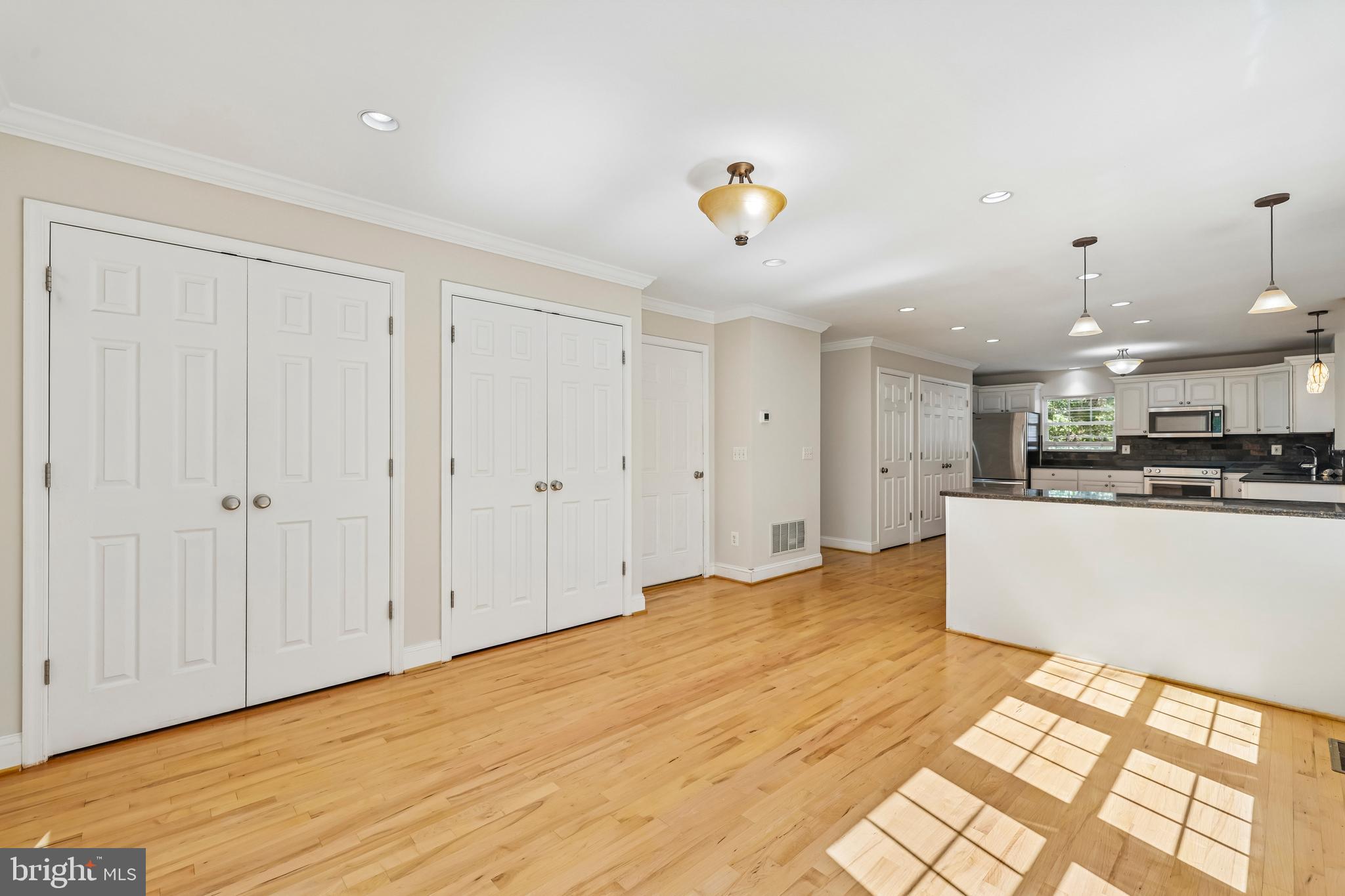 POWHATAN BEACH - Residential