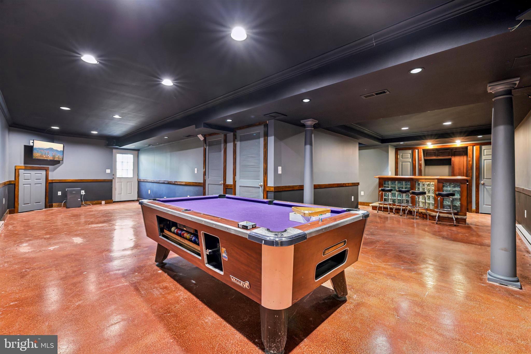 POWHATAN BEACH - Residential