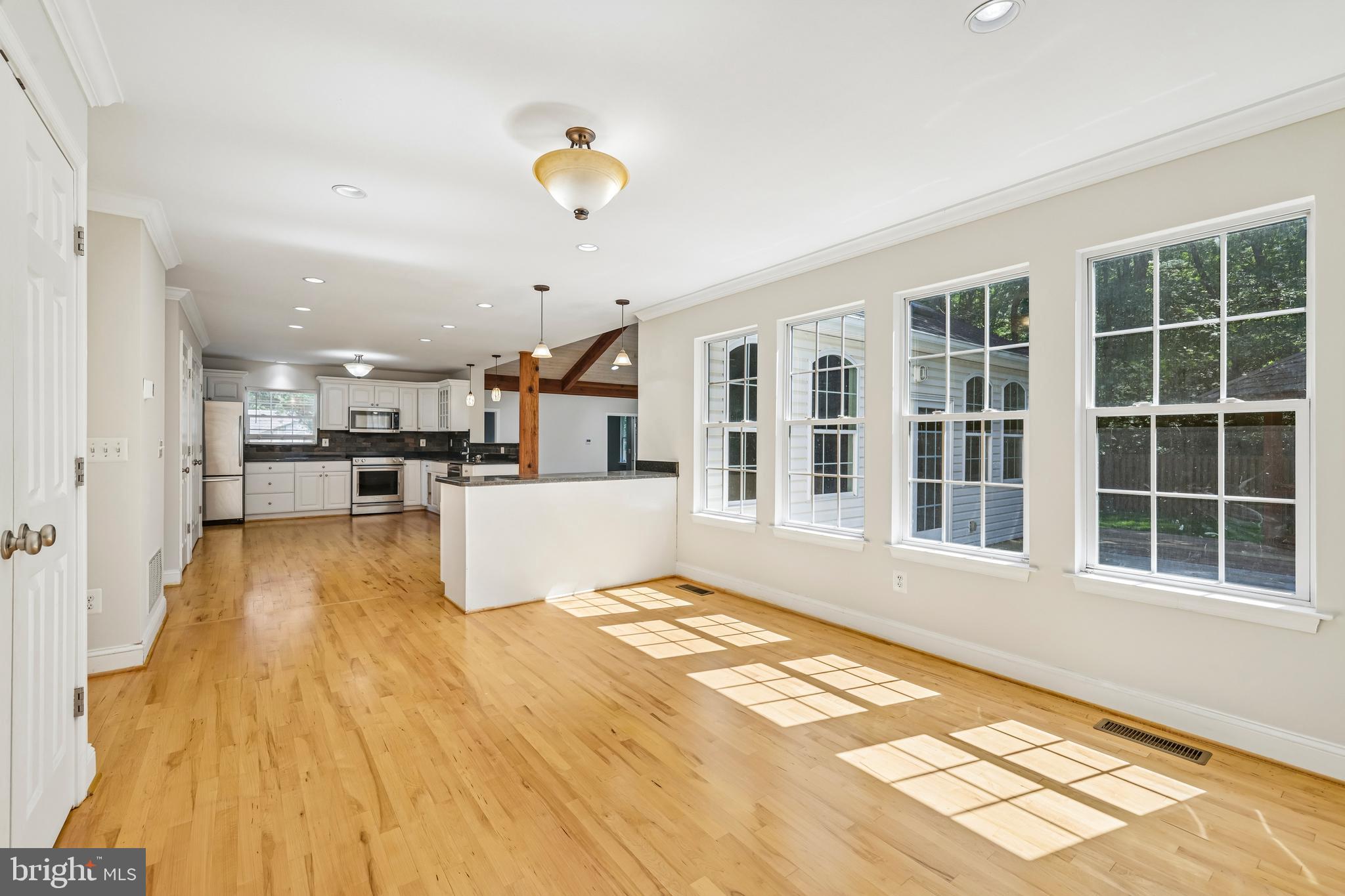 POWHATAN BEACH - Residential