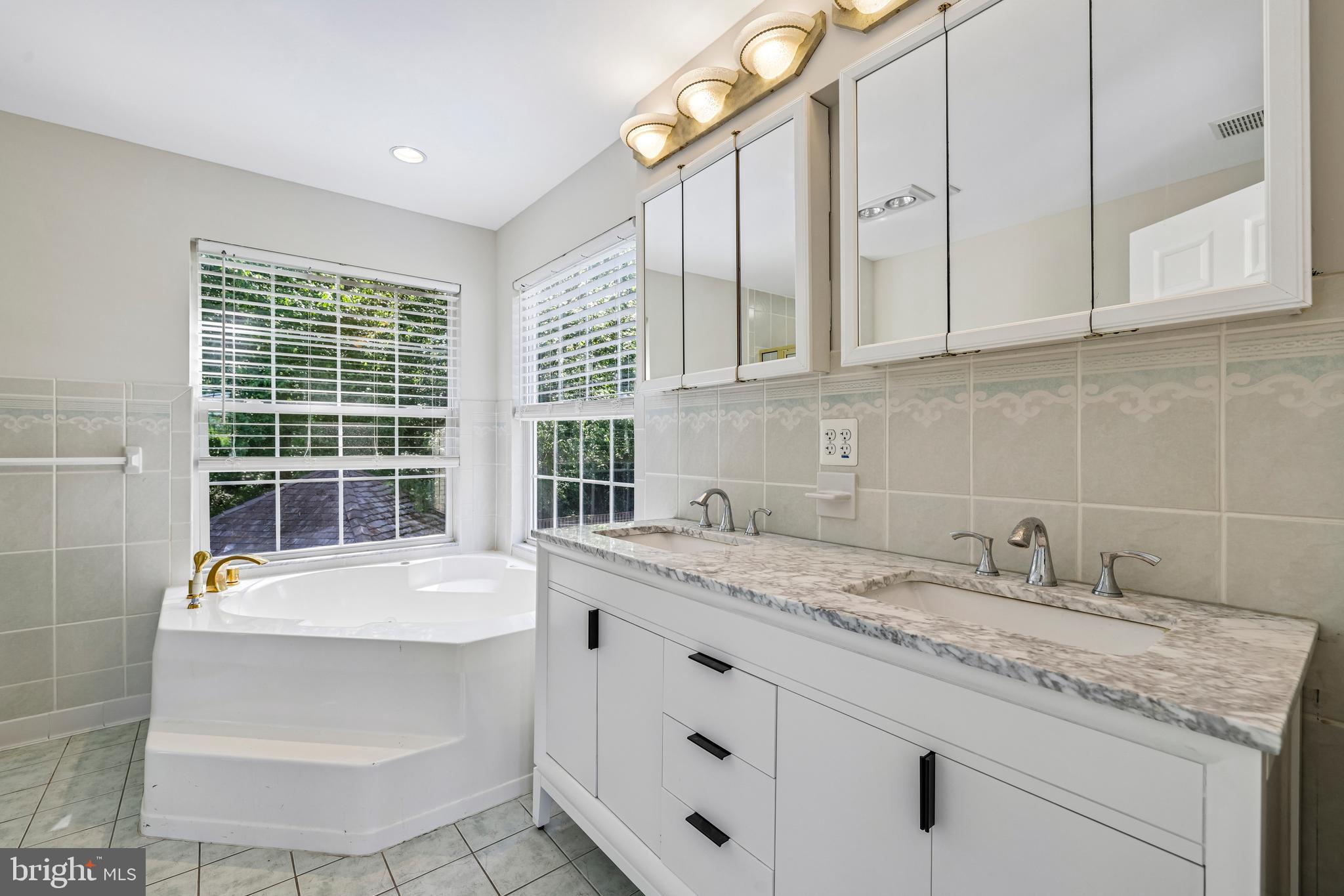 POWHATAN BEACH - Residential