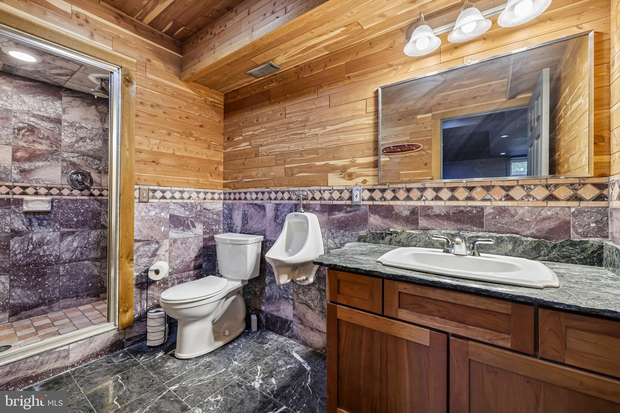 POWHATAN BEACH - Residential