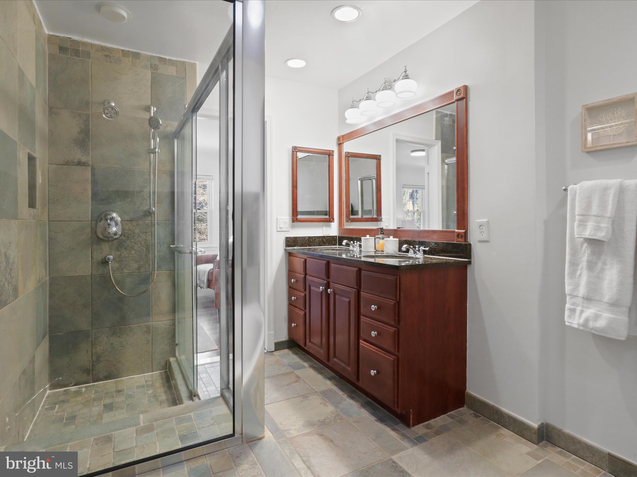 FOREST HILLS - Residential