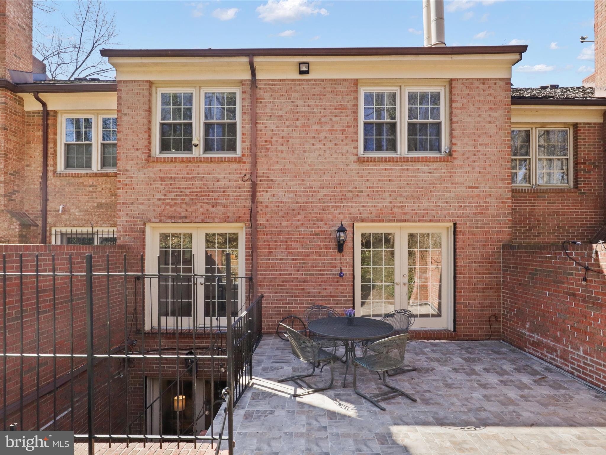 FOREST HILLS - Residential