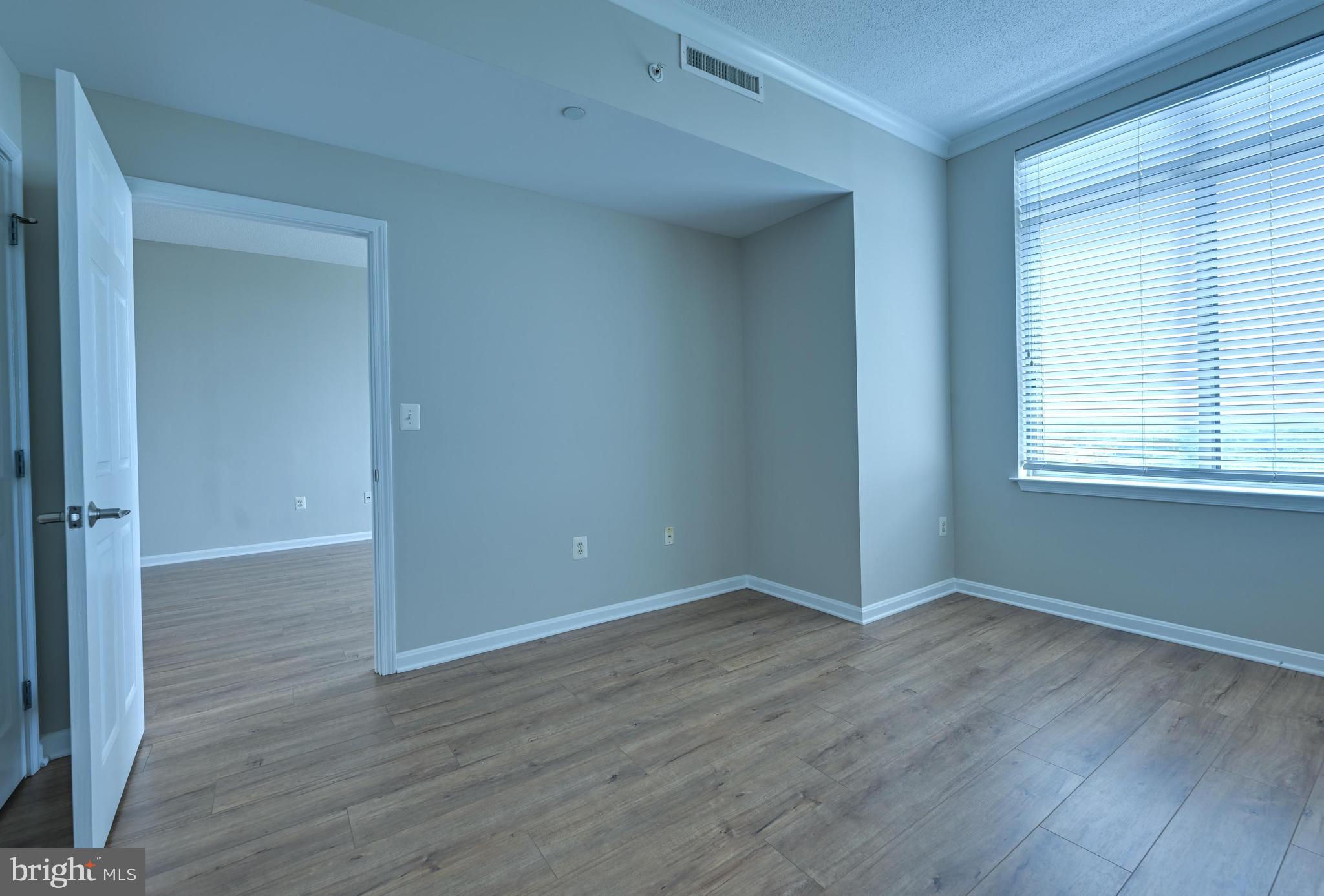 GALLERY AT WHITE FLINT - Residential