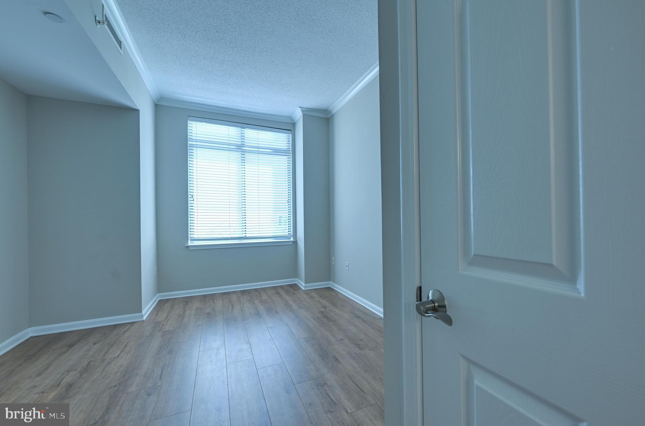 GALLERY AT WHITE FLINT - Residential