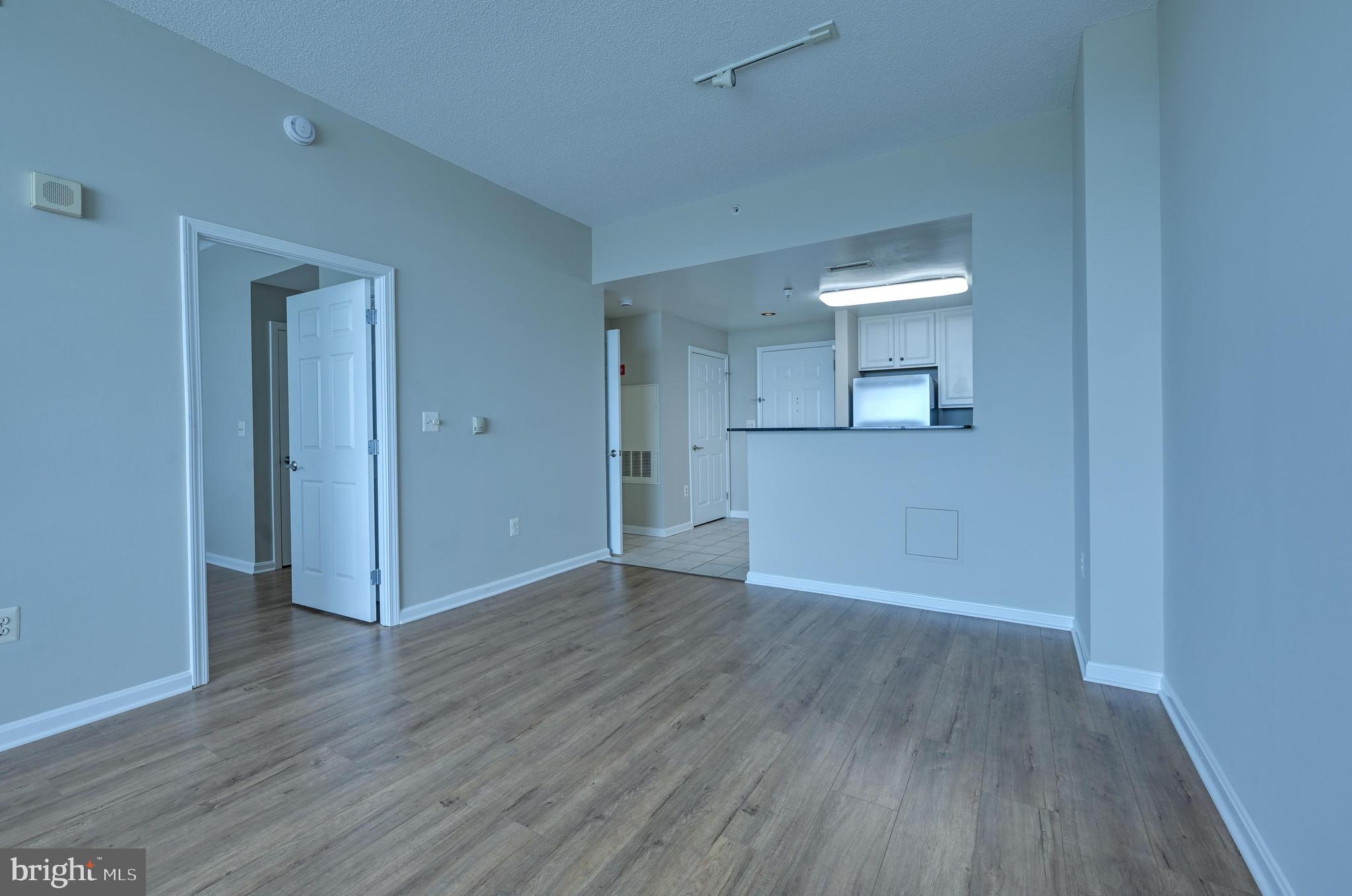 GALLERY AT WHITE FLINT - Residential