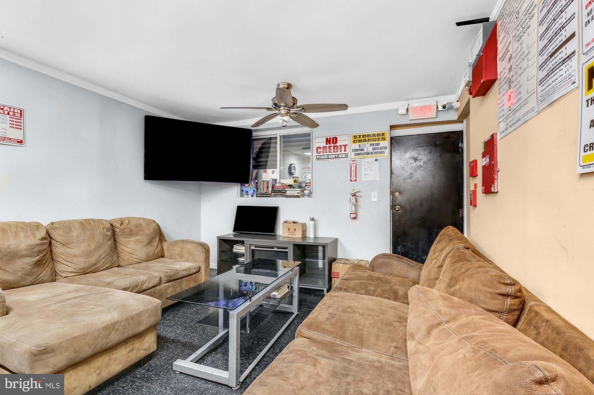 PORT RICHMOND - Commercial Sale
