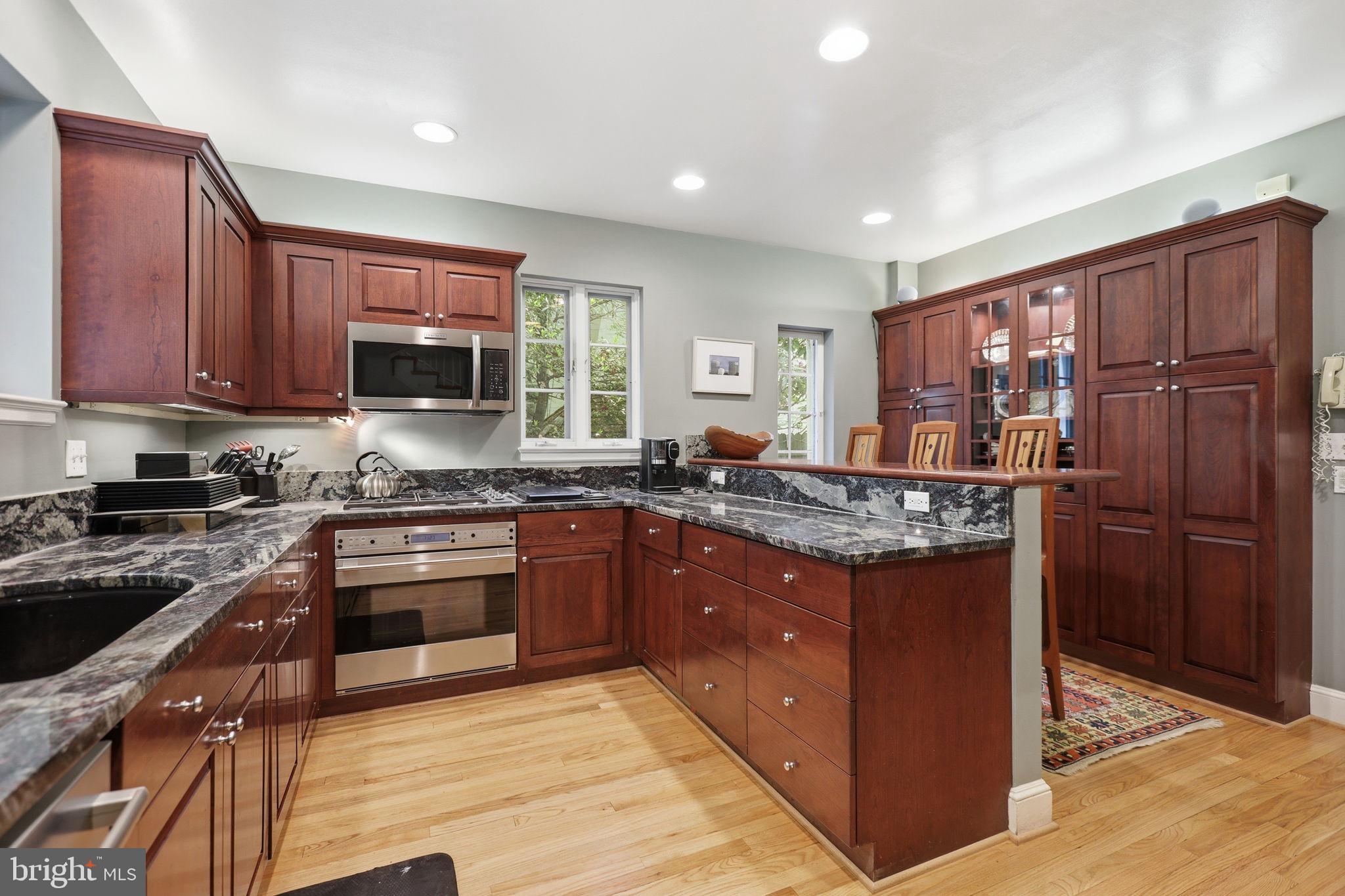 FOREST HILLS - Residential