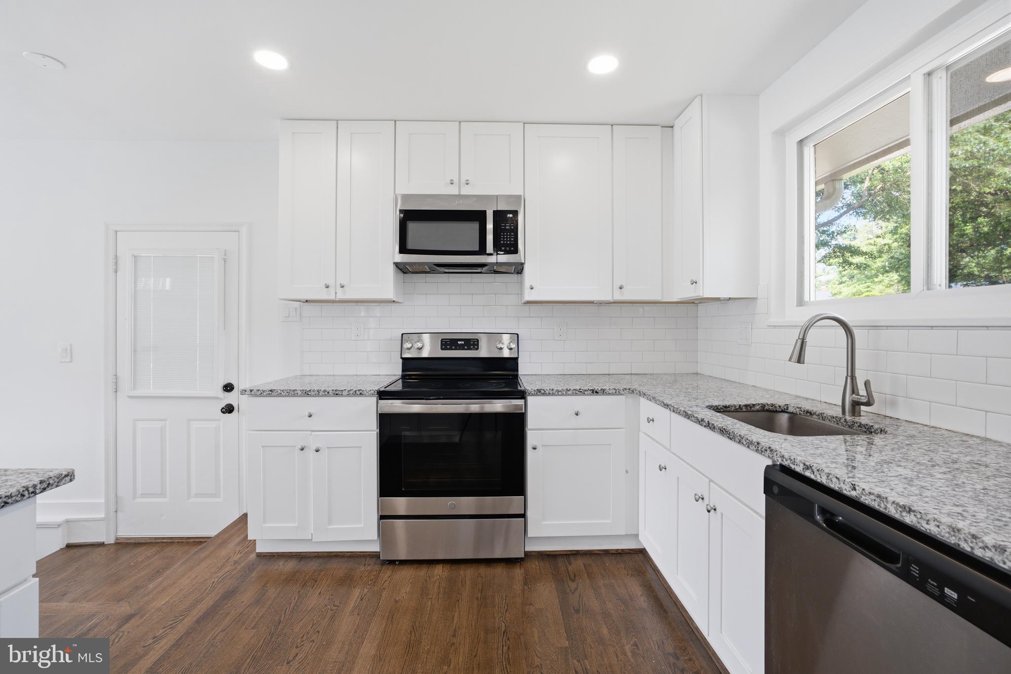 COLLEGE PARK ESTATES - Residential